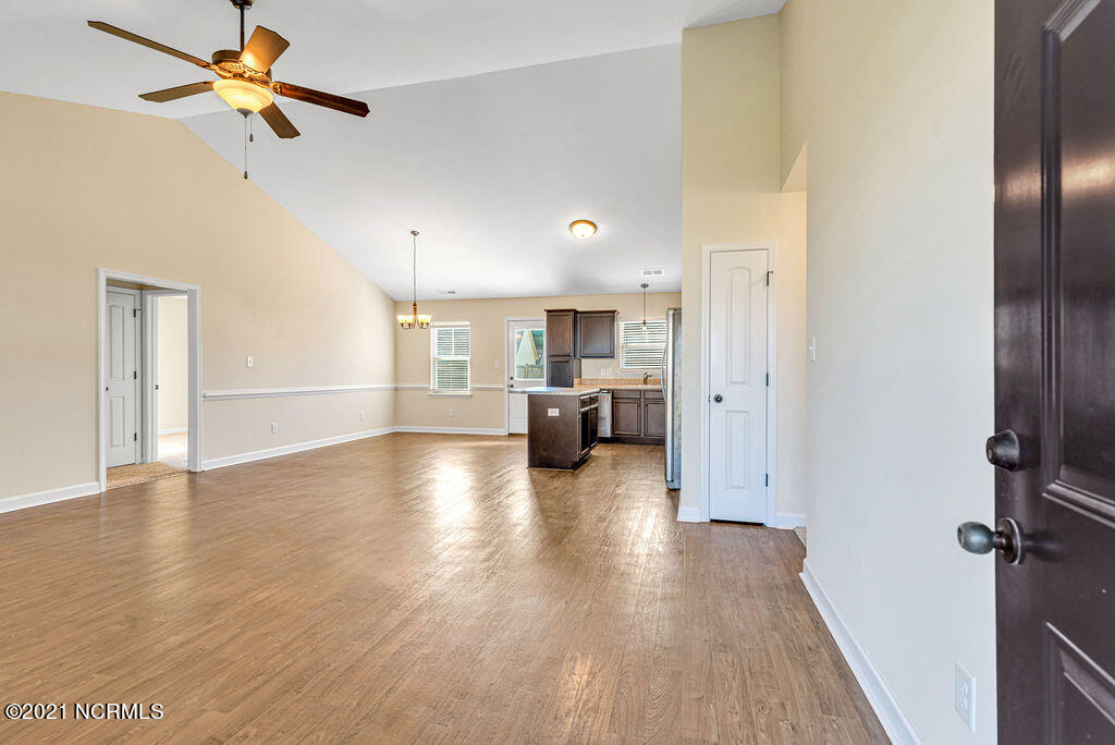 100589175 | Photo 4