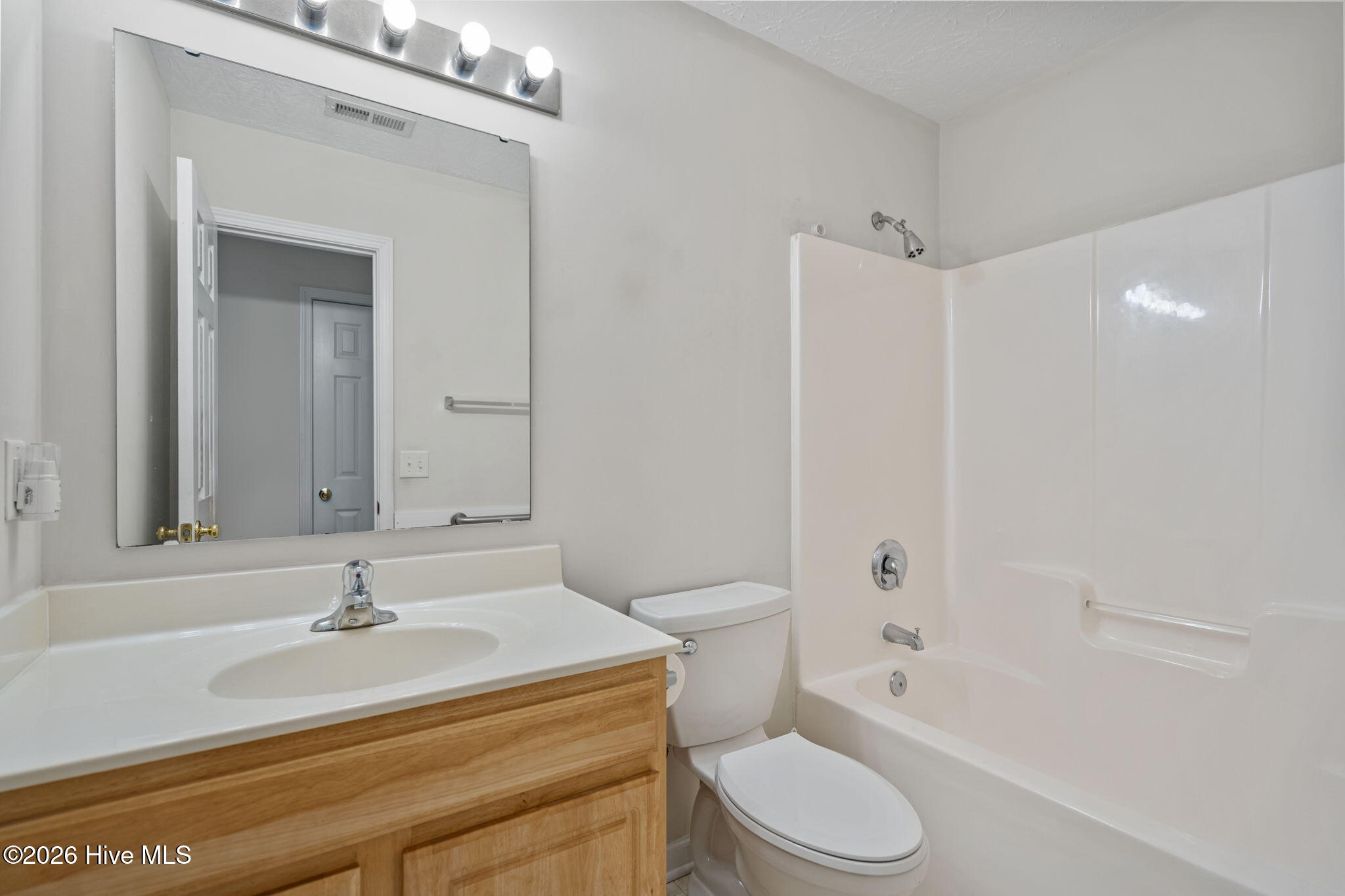 100563369 | Photo 34