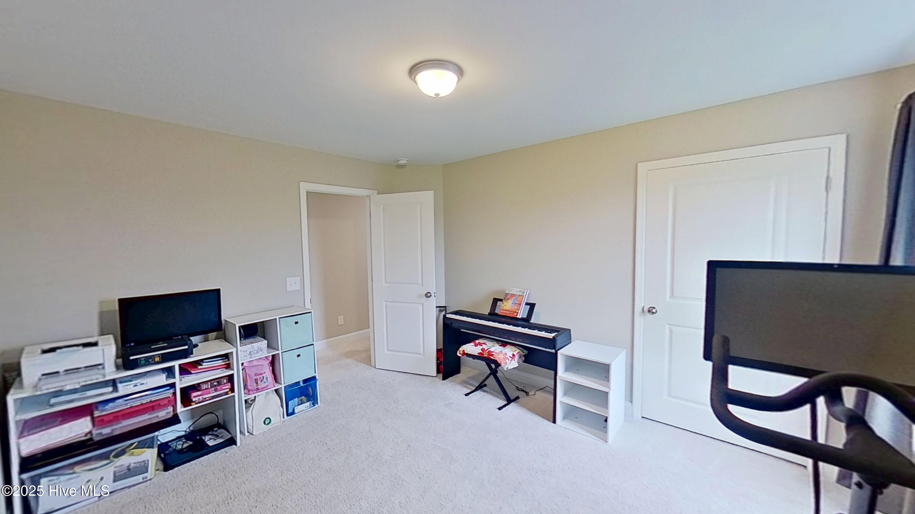 100567217 | Photo 23