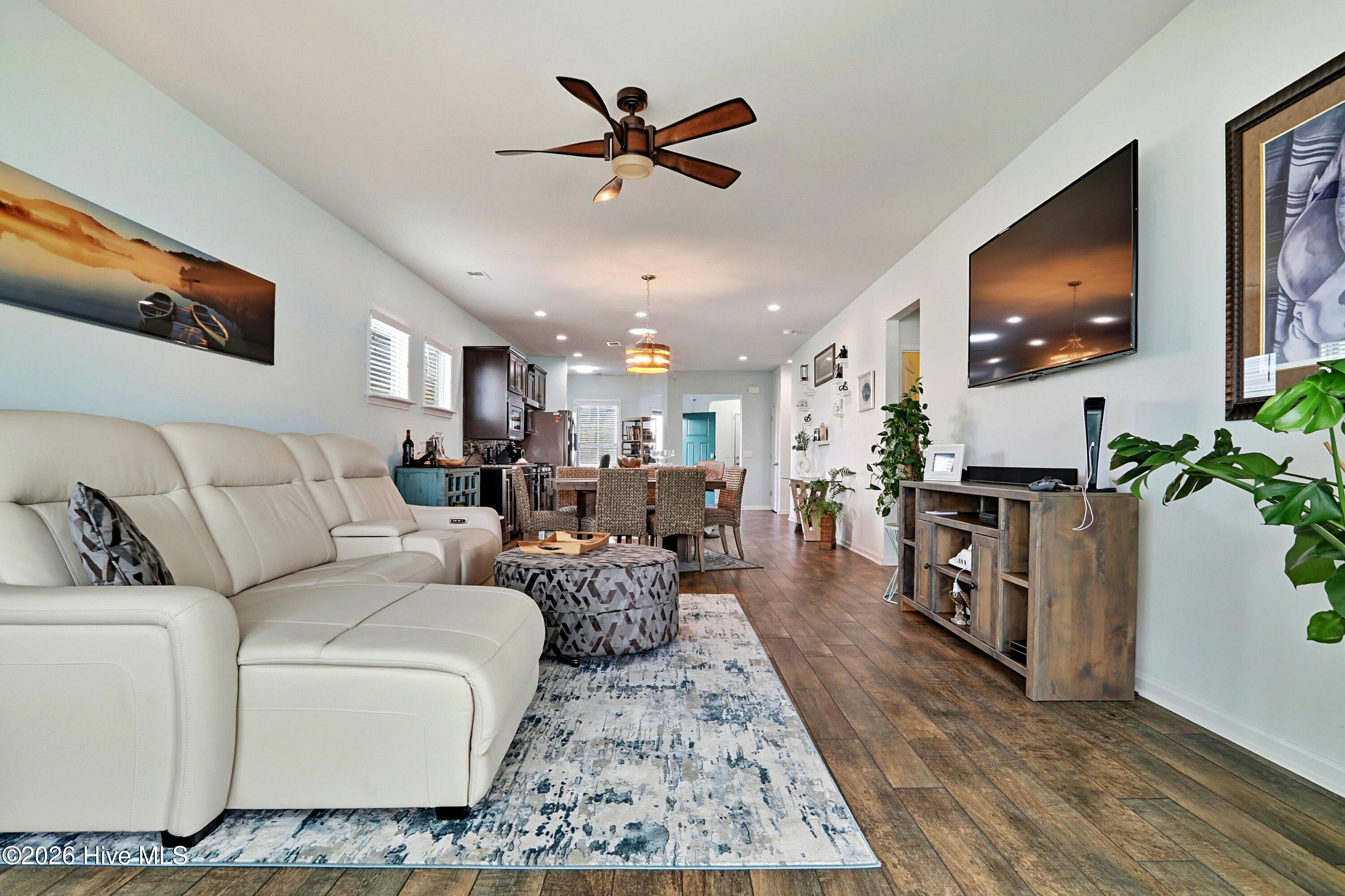 100549696 | Photo 13