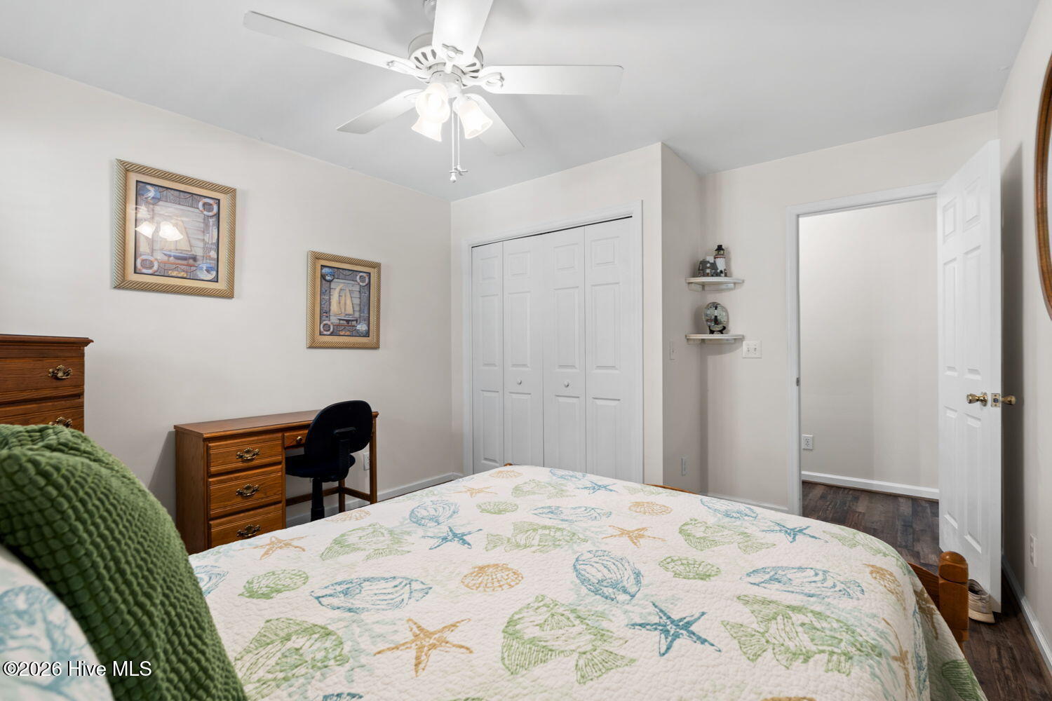 100565093 | Photo 25