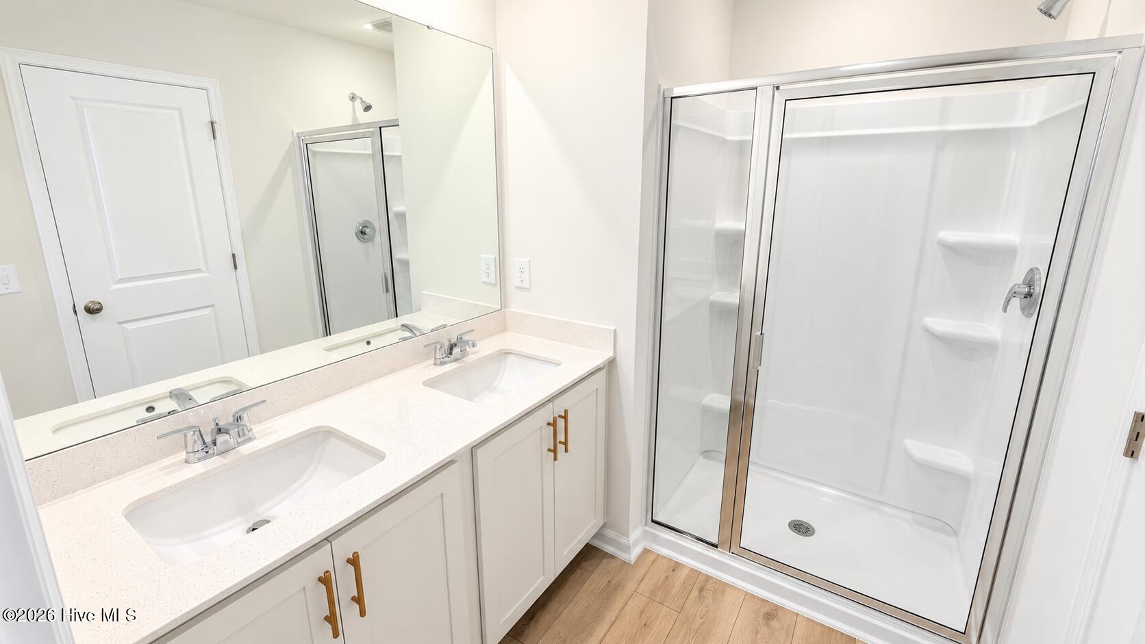 Upper Level Master Full Bathroom