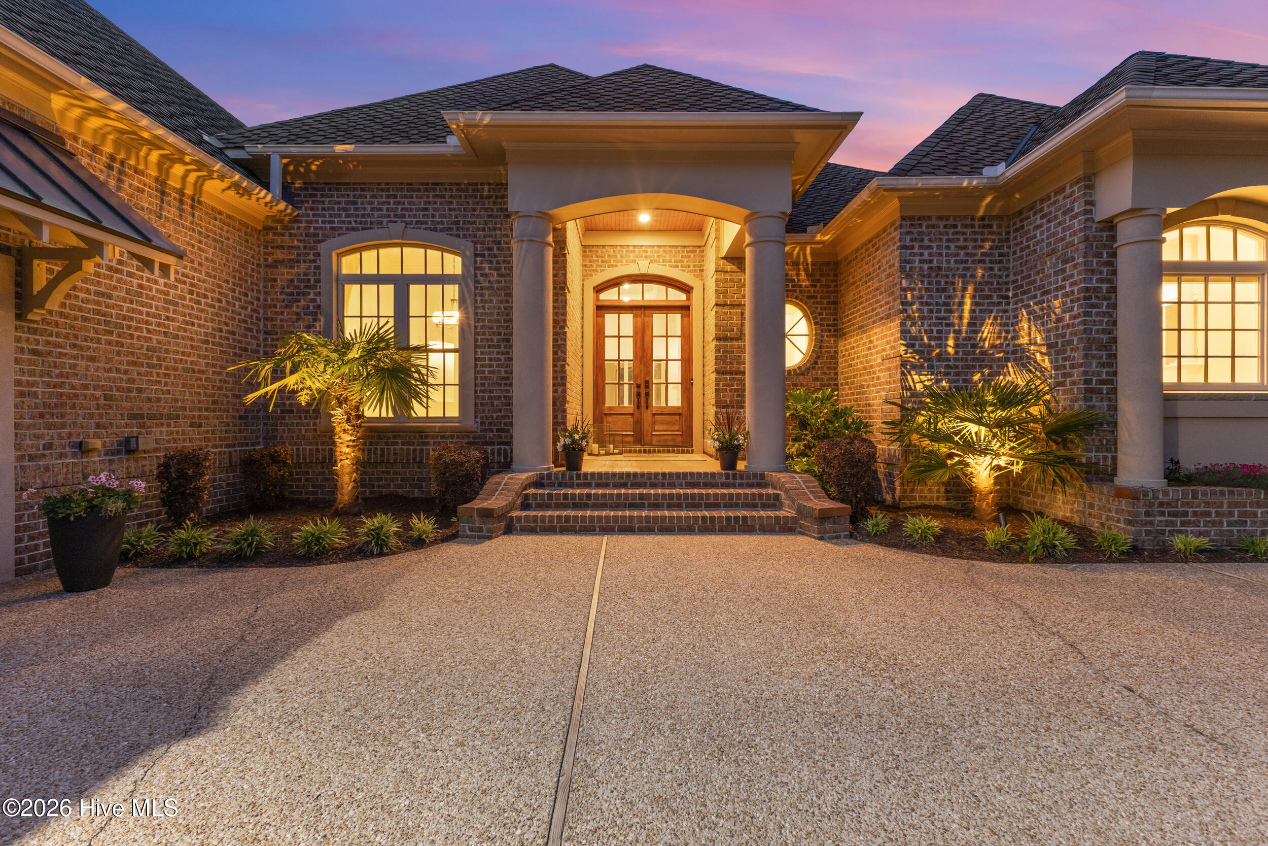 100567857 | Photo 71