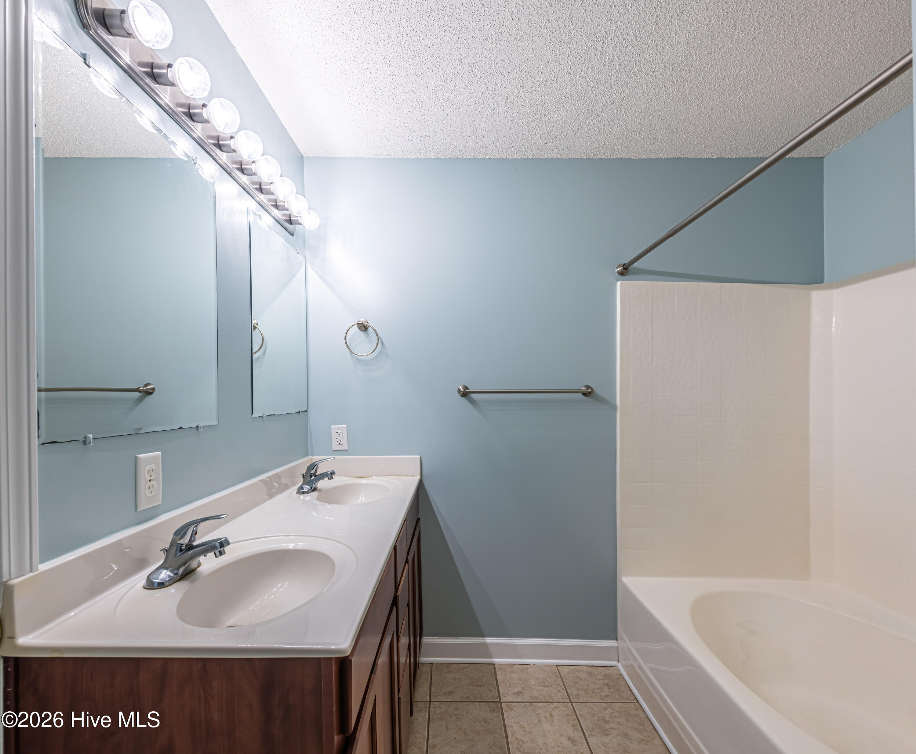 100536665 | Photo 18