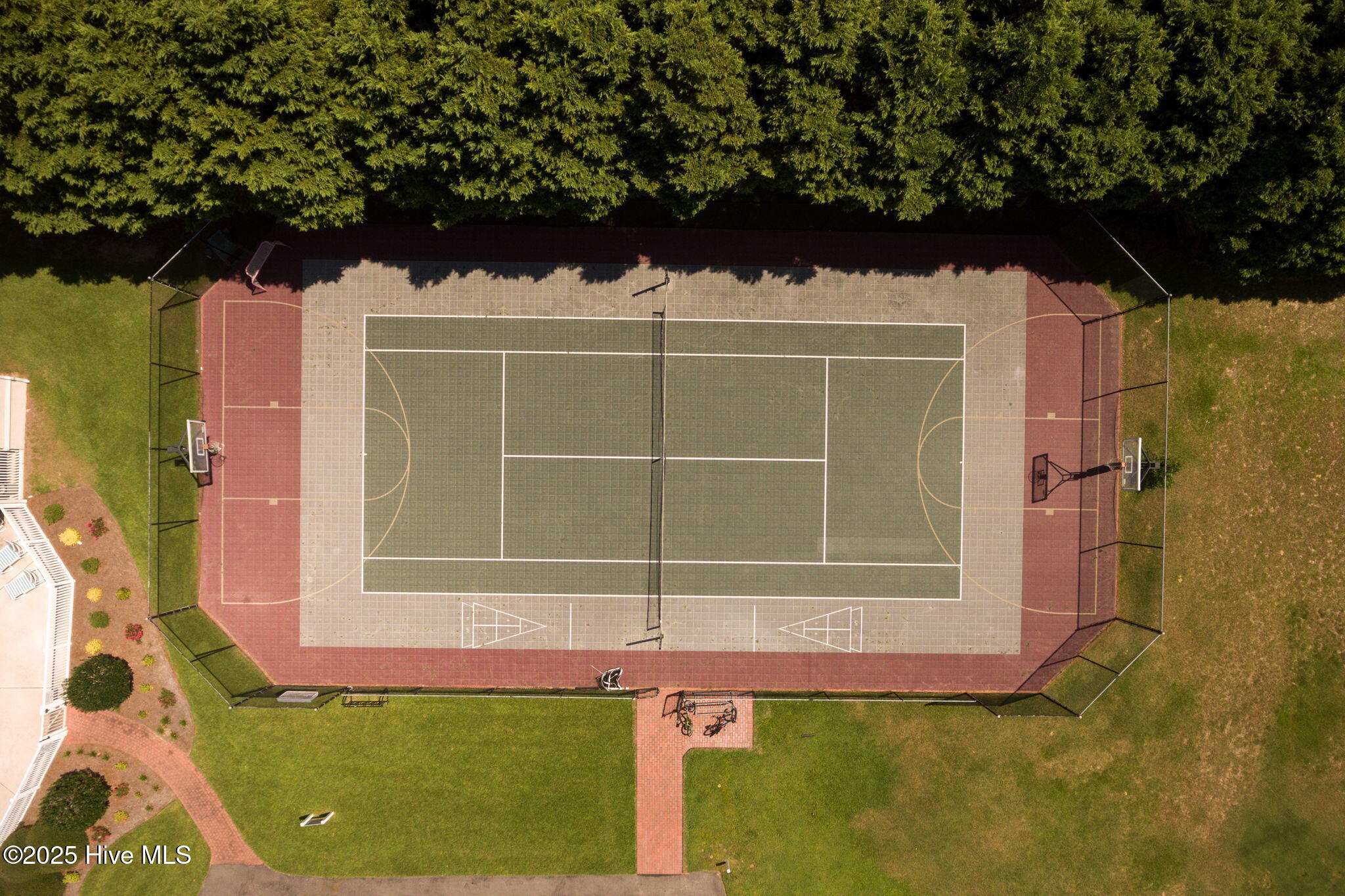 100556100 | Photo 27