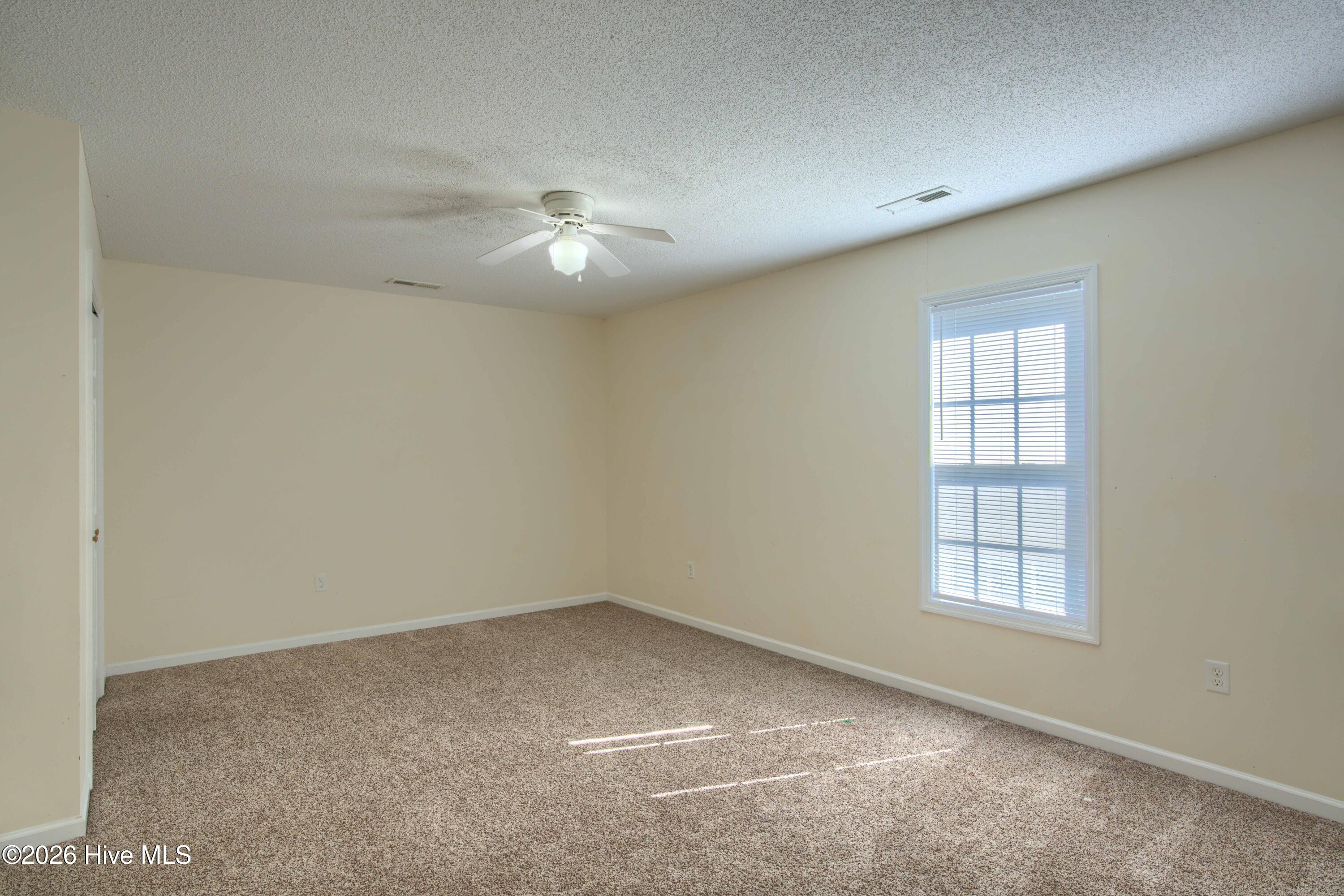 100548693 | Photo 15