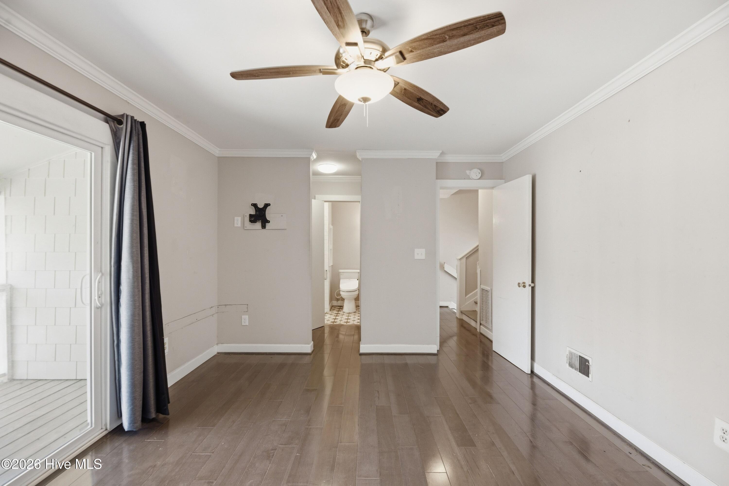 100559841 | Photo 12