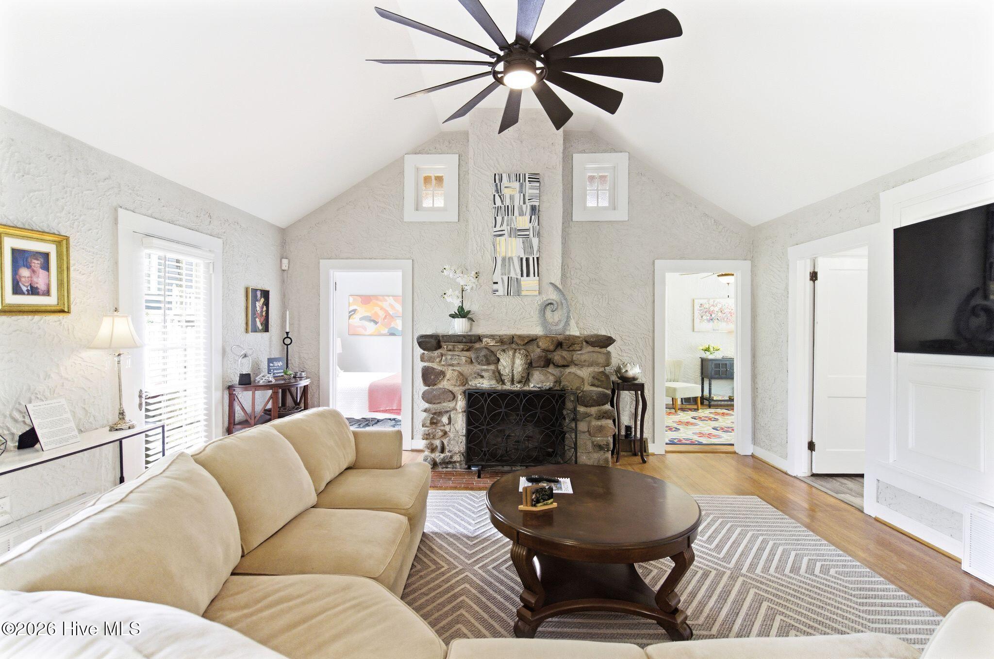 100565757 | Photo 12