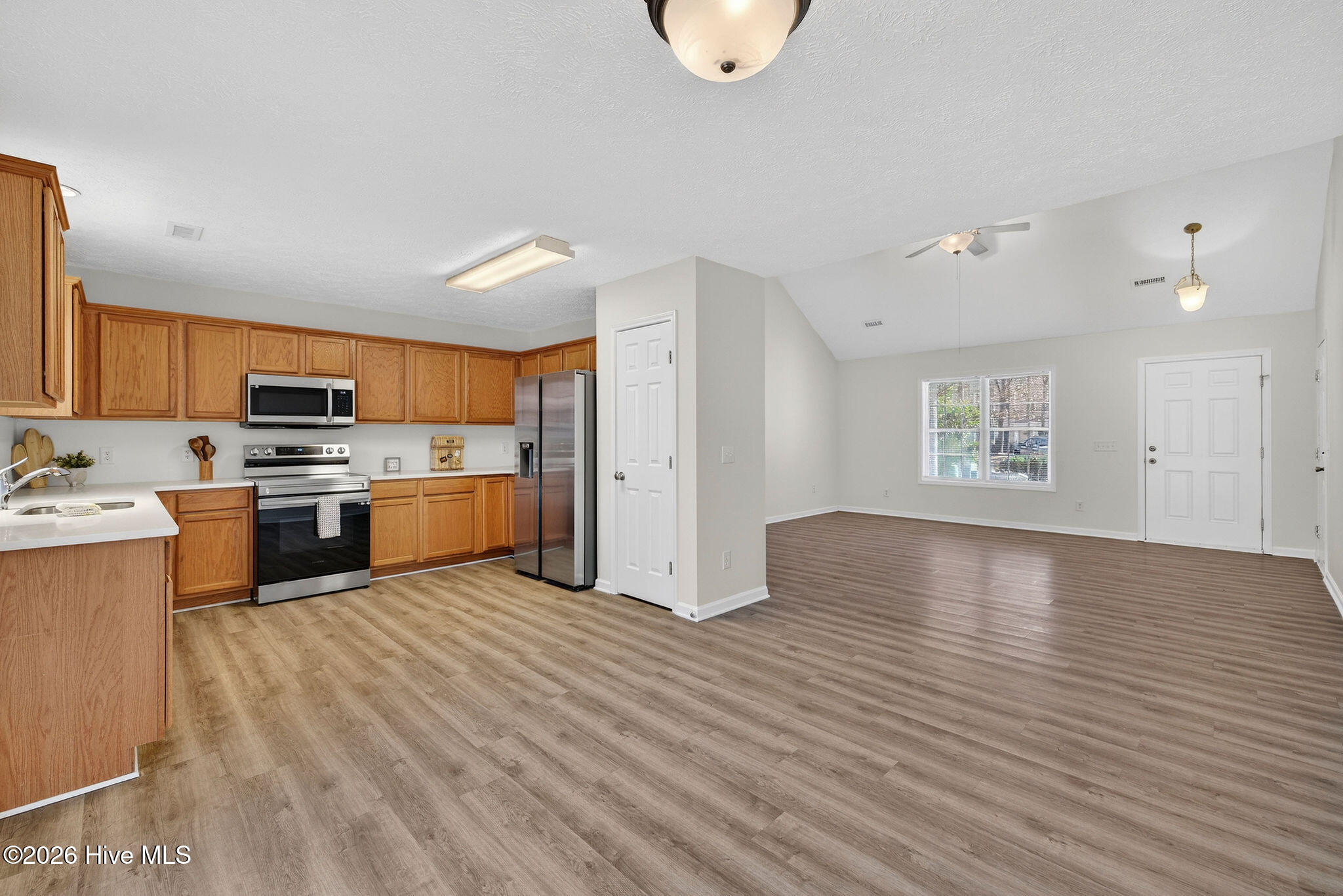 100553391 | Photo 11