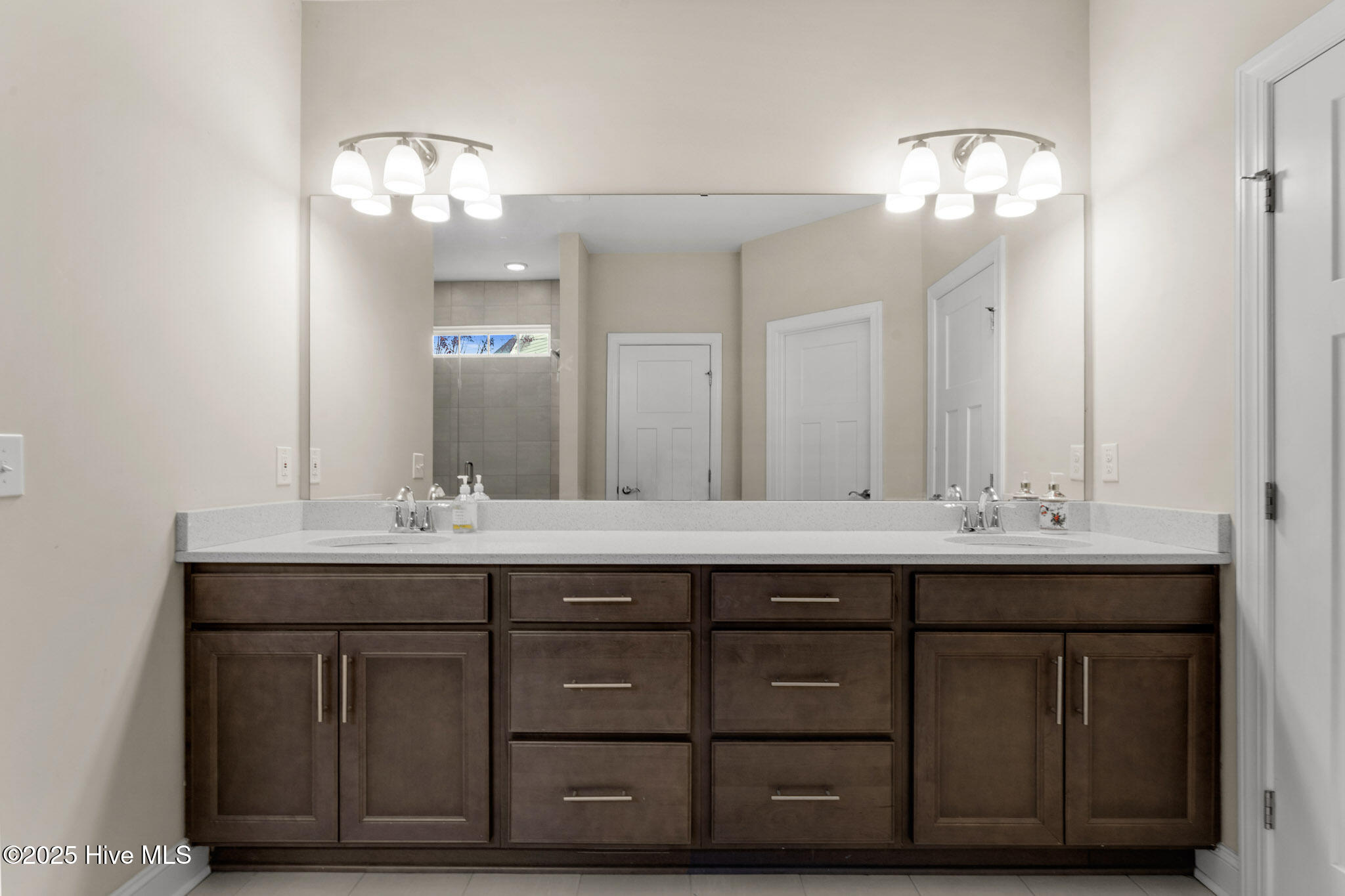 100544339 | Photo 14