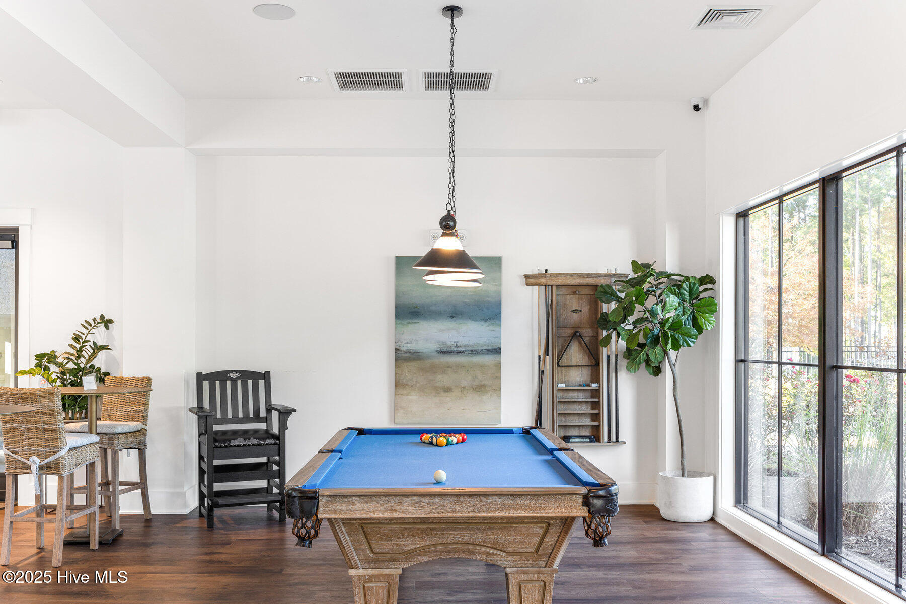 100537930 | Photo 70