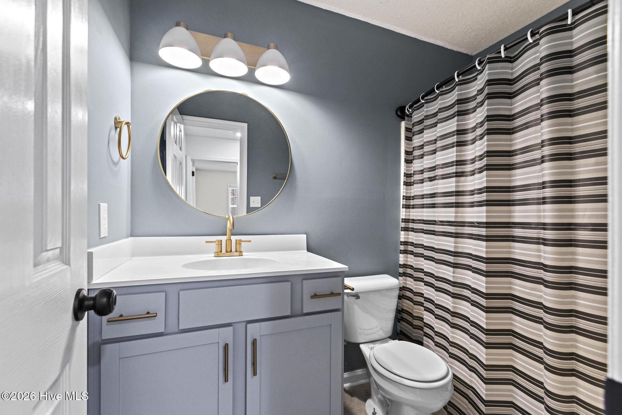 100548531 | Photo 33