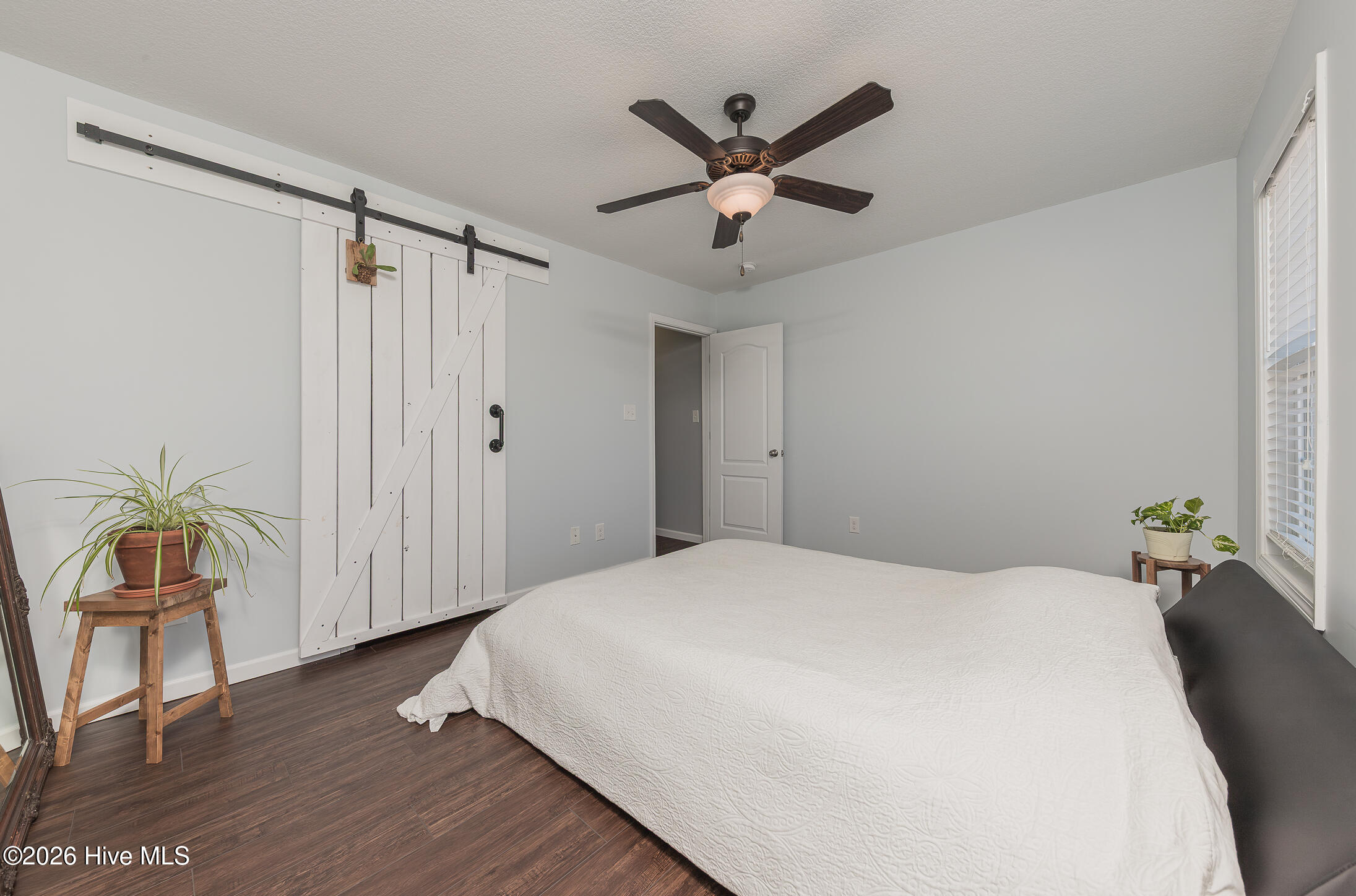 100554751 | Photo 51