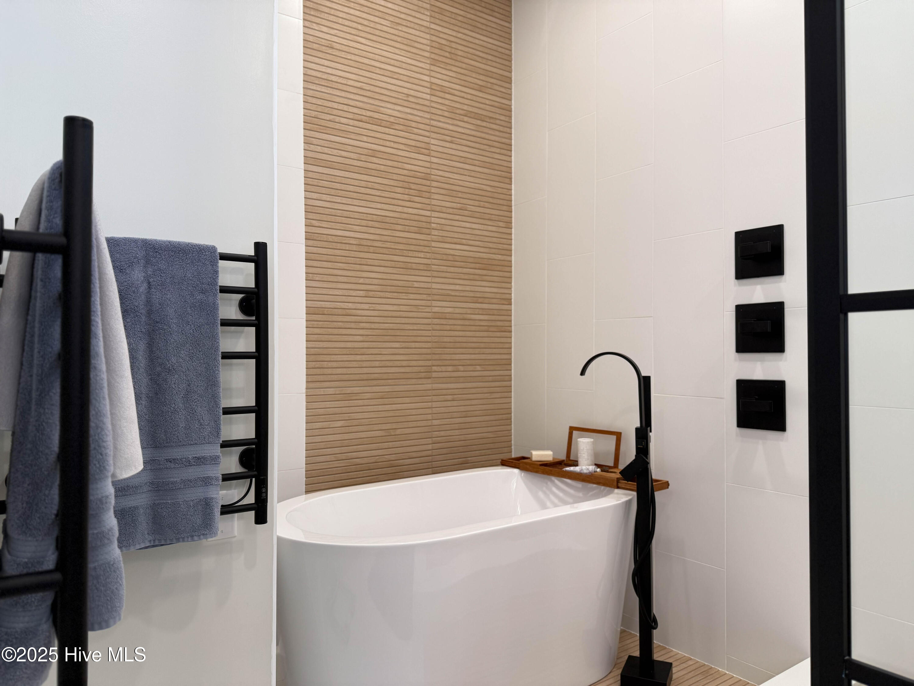 100534073 | Photo 46