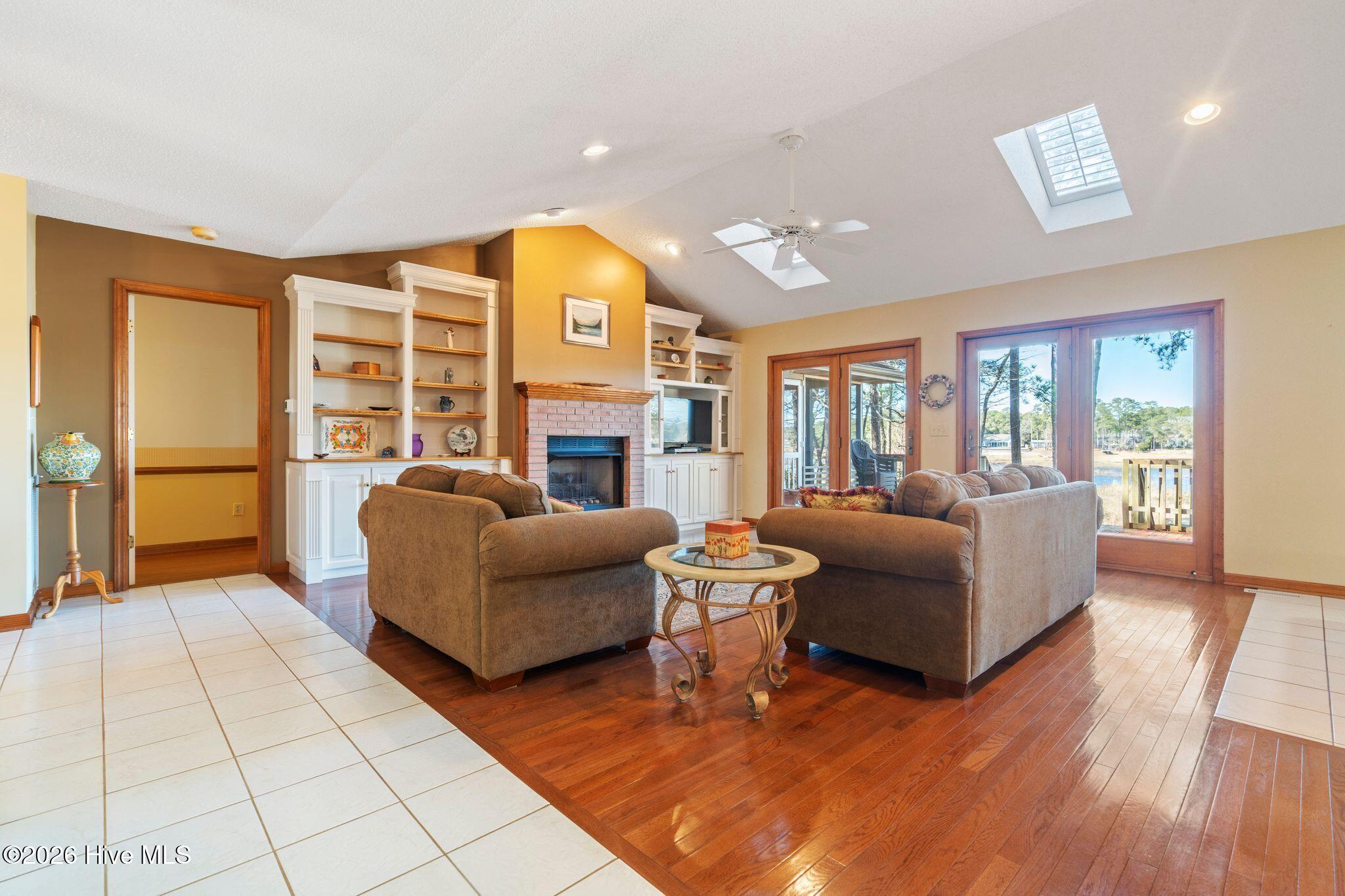 100552539 | Photo 13