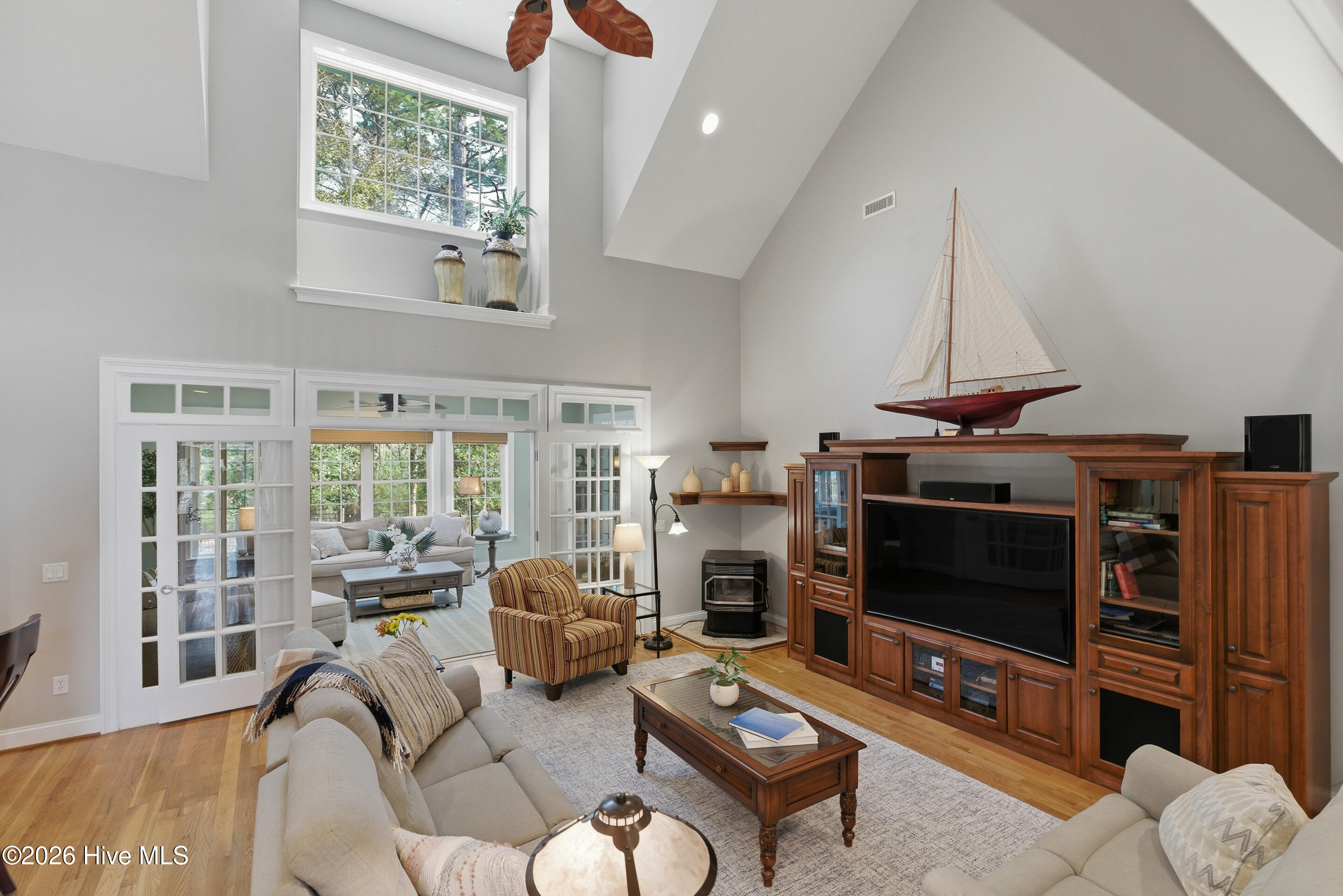 100563976 | Photo 18