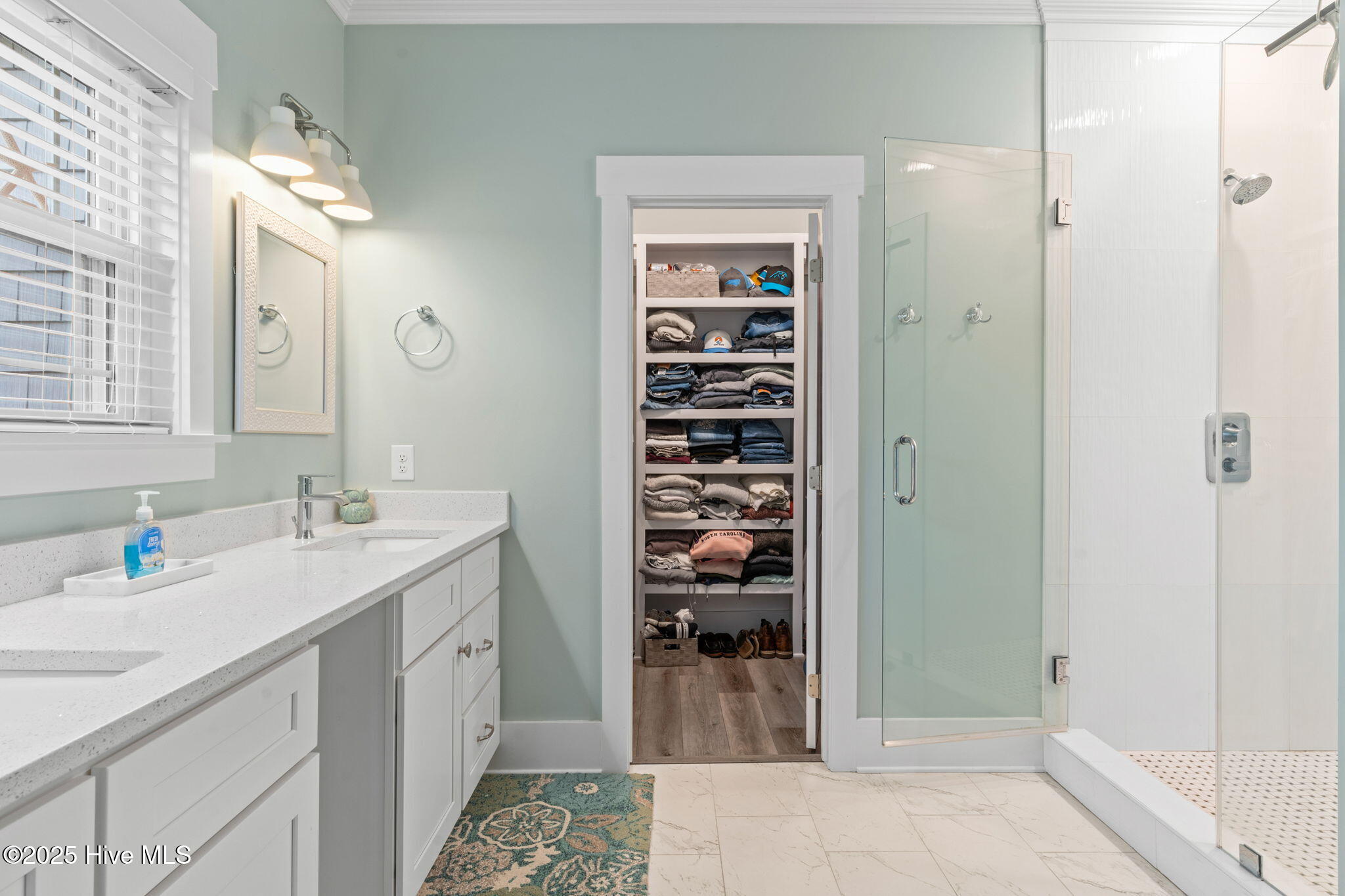 100542676 | Photo 24