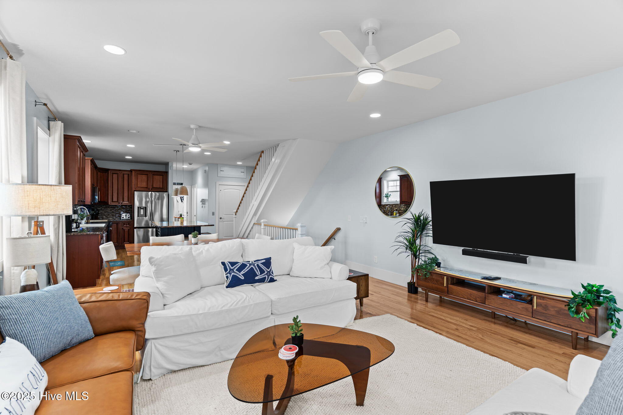 100494725 | Photo 11