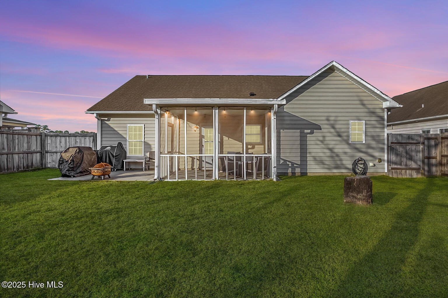 100542002 | Photo 17