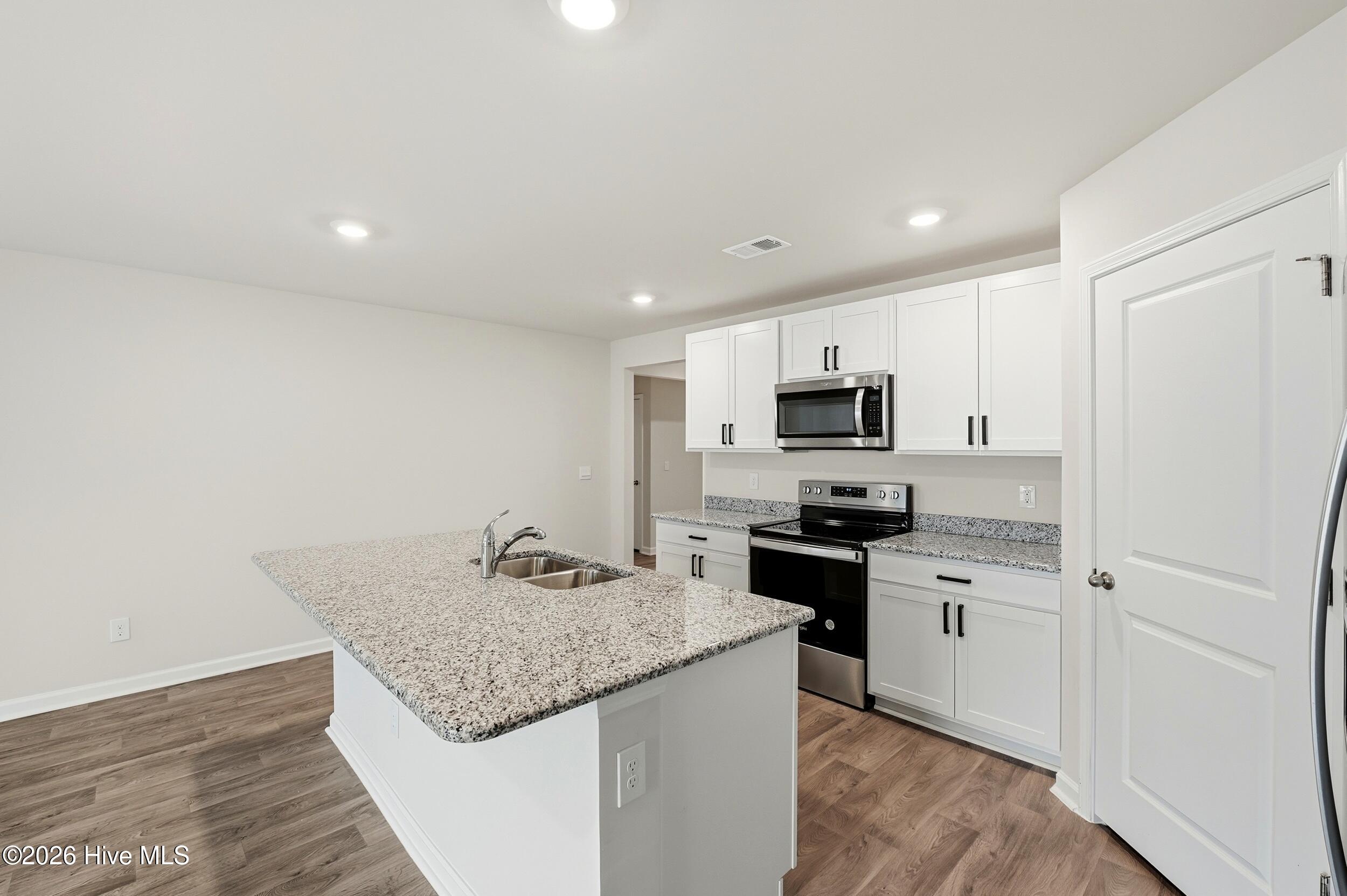 100555935 | Photo 10