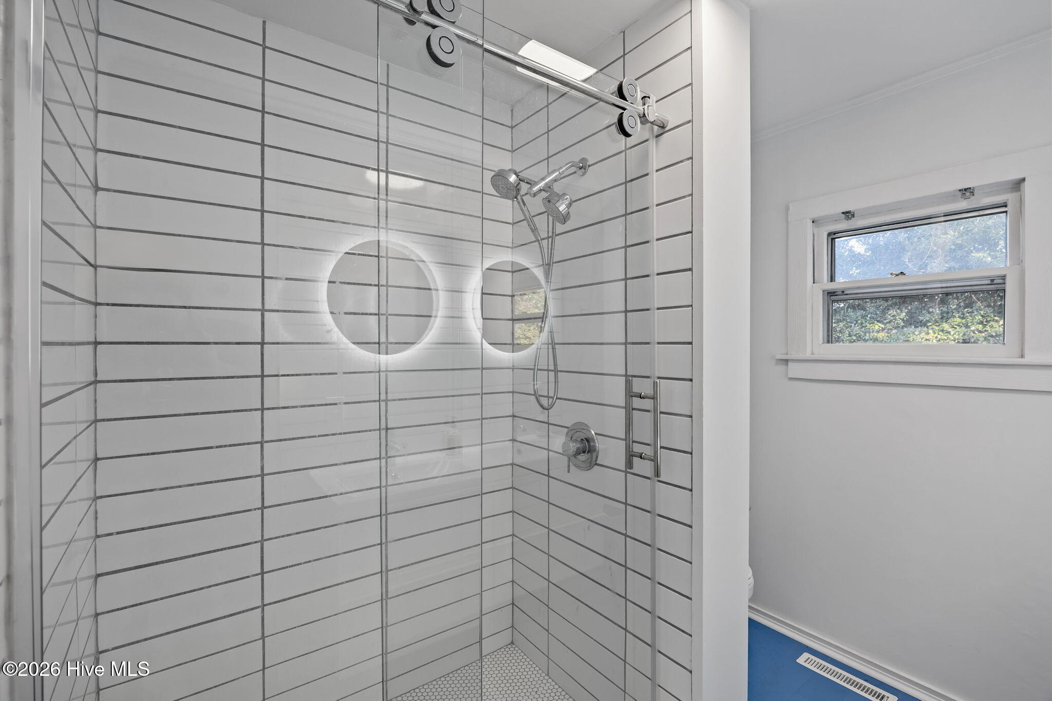 100560514 | Photo 35