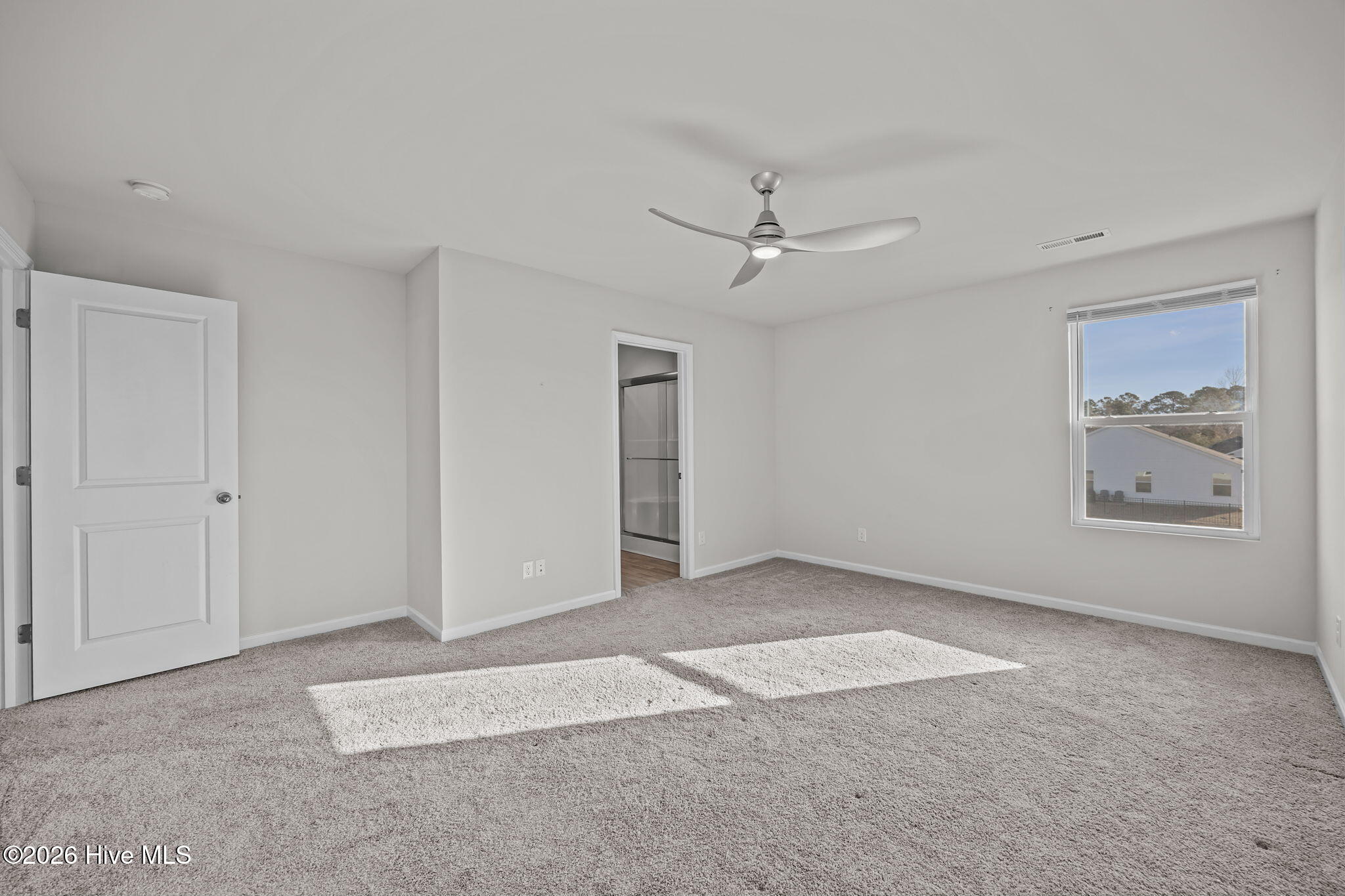 100549806 | Photo 15