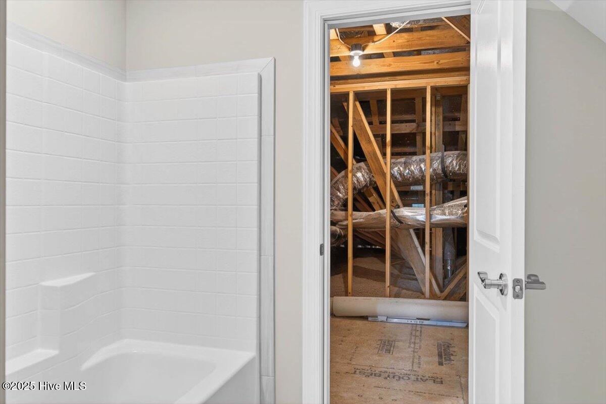 100546300 | Photo 43