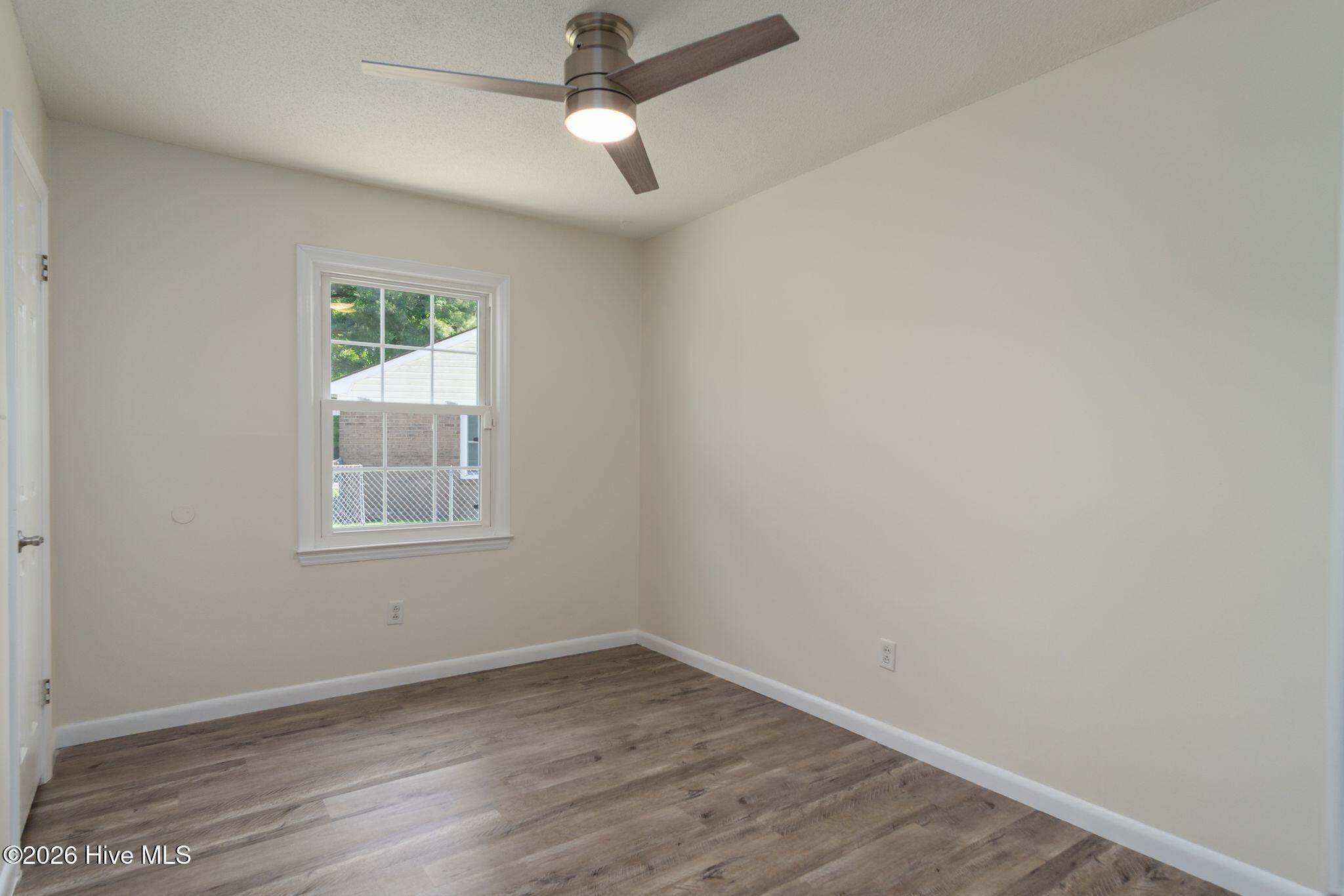 100568369 | Photo 29