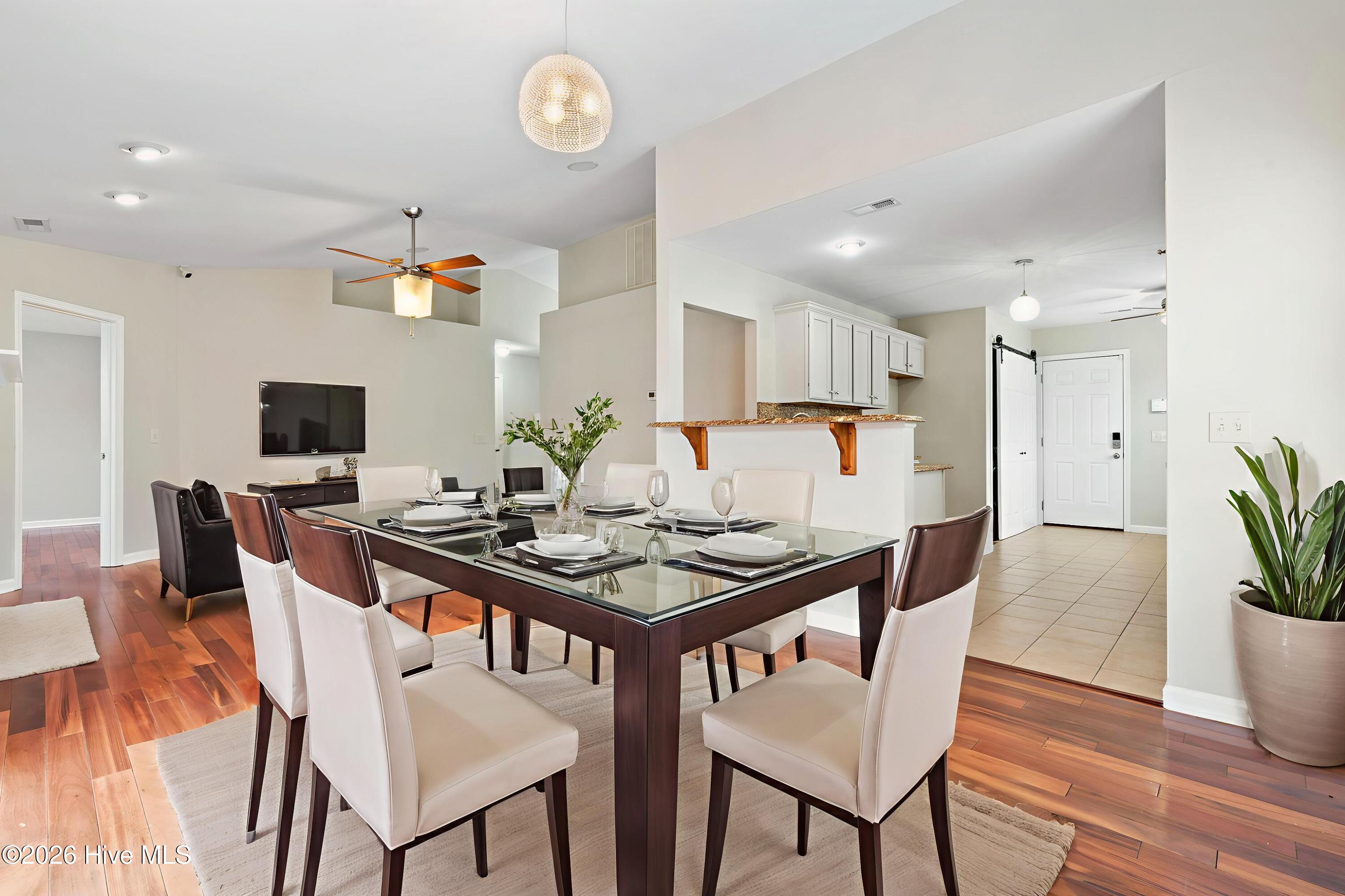 100538877 | Photo 12