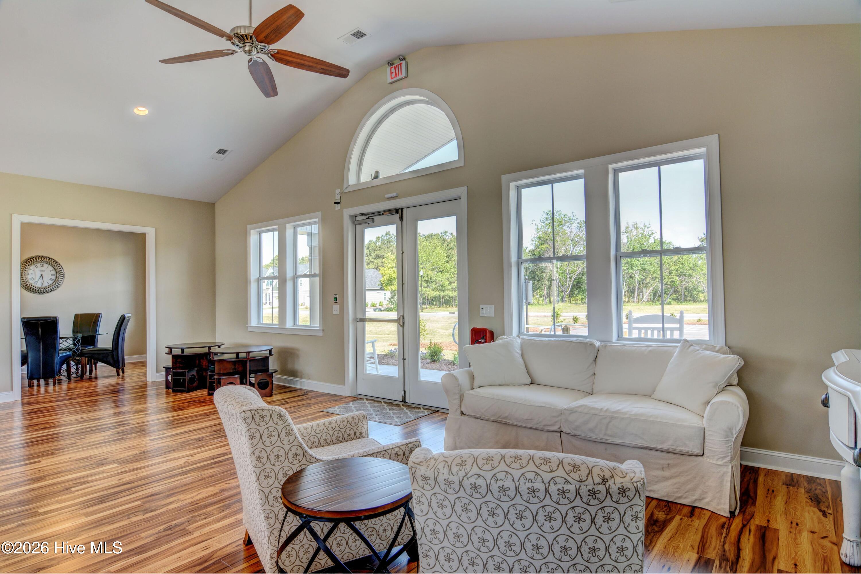 100553232 | Photo 39