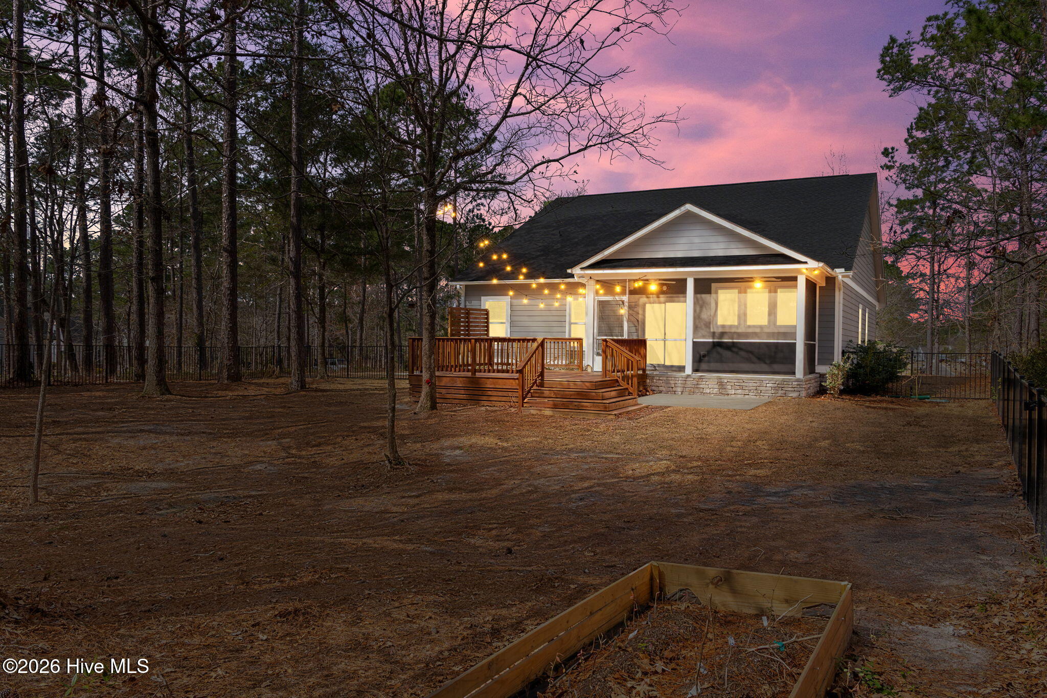 100558607 | Photo 61