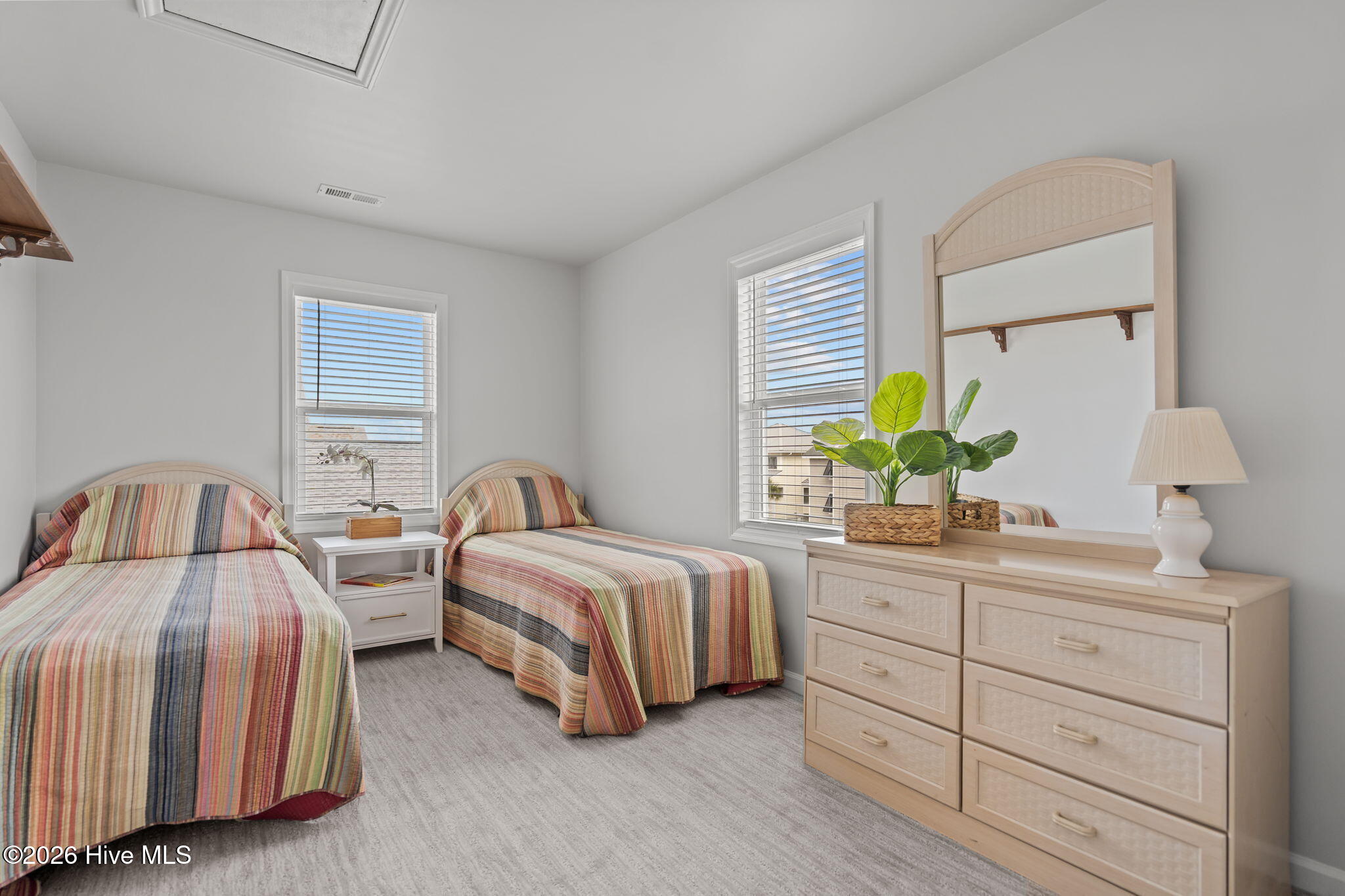 100562748 | Photo 24