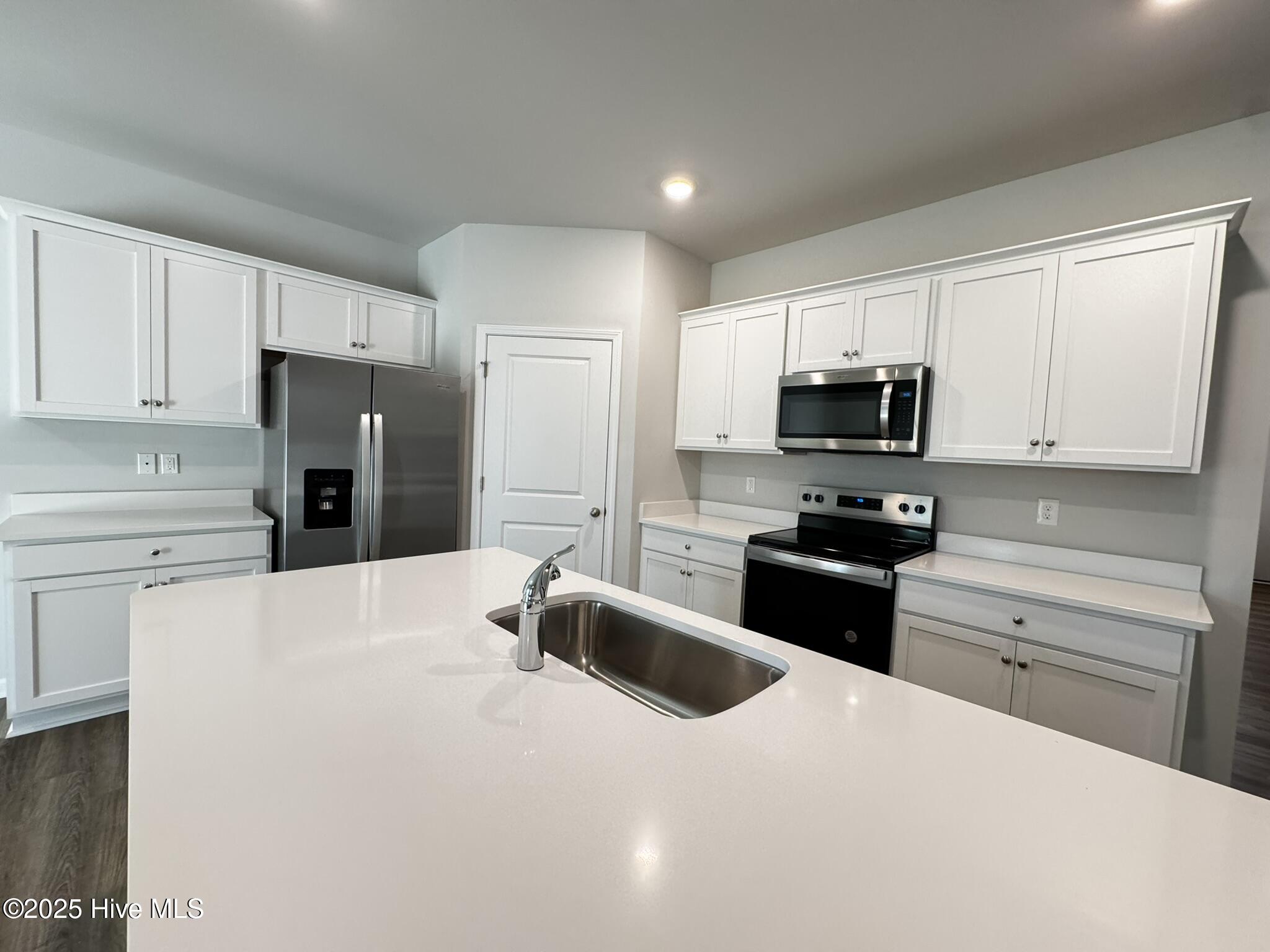 100565961 | Photo 13