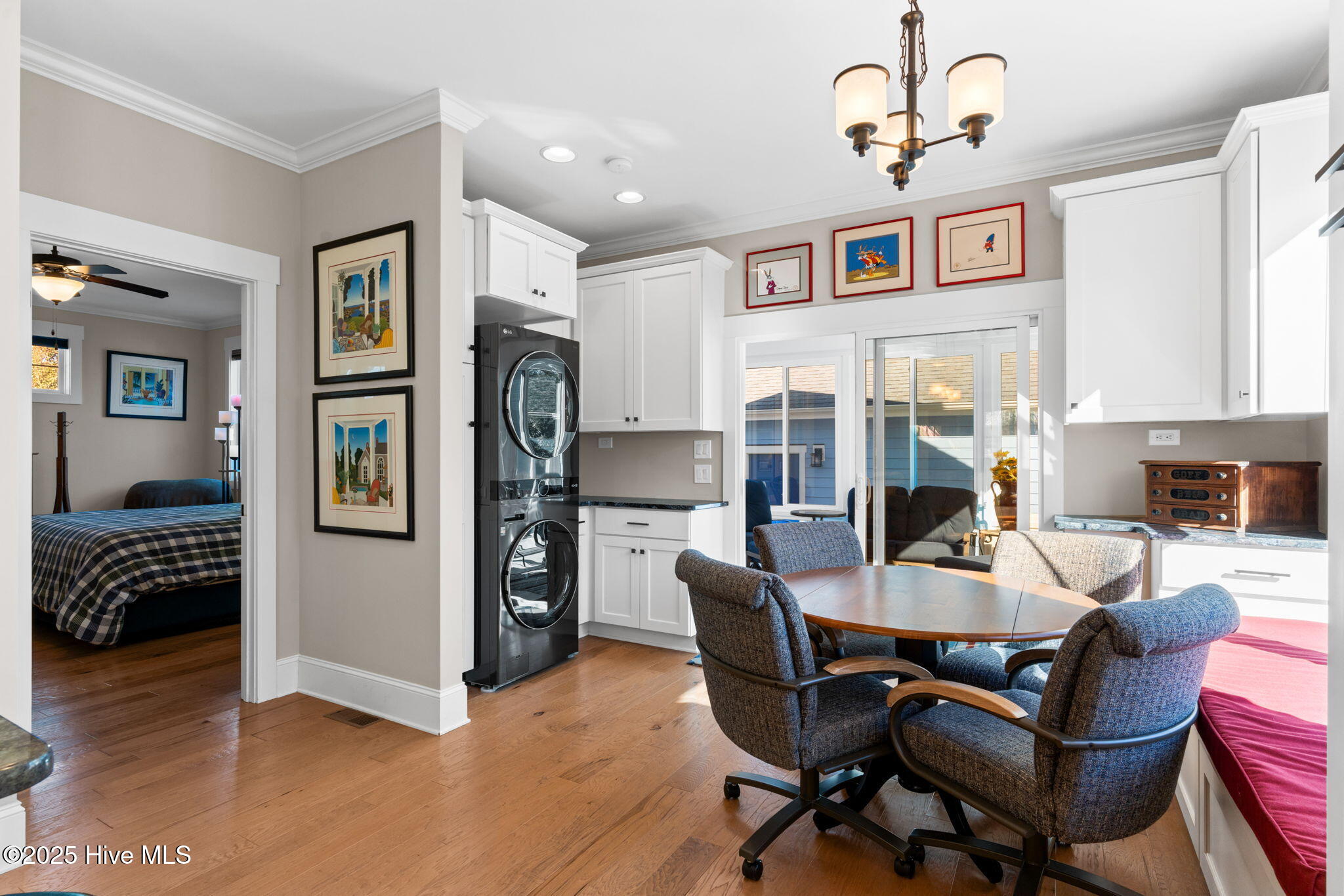 100569449 | Photo 25