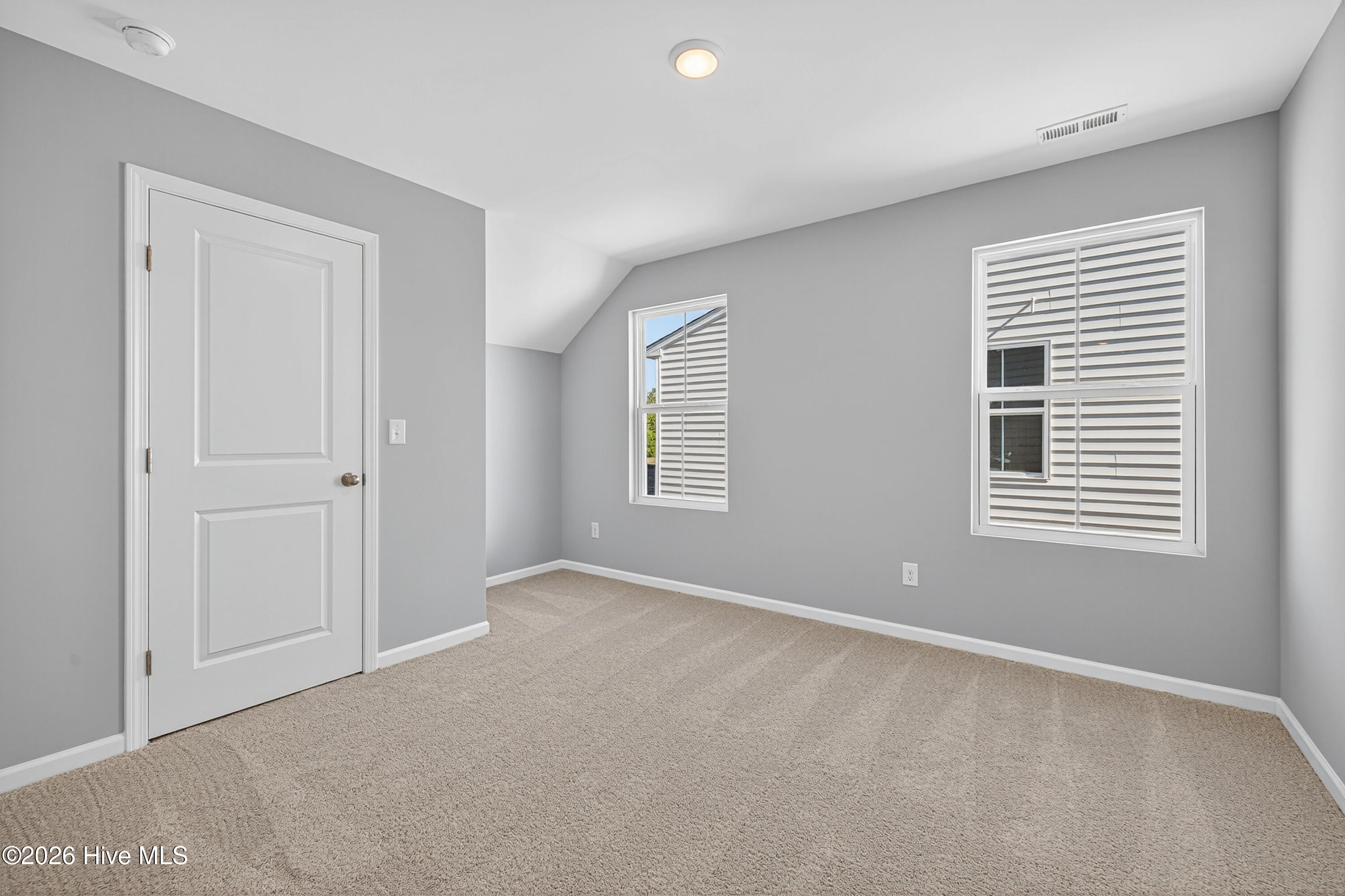 100565447 | Photo 43