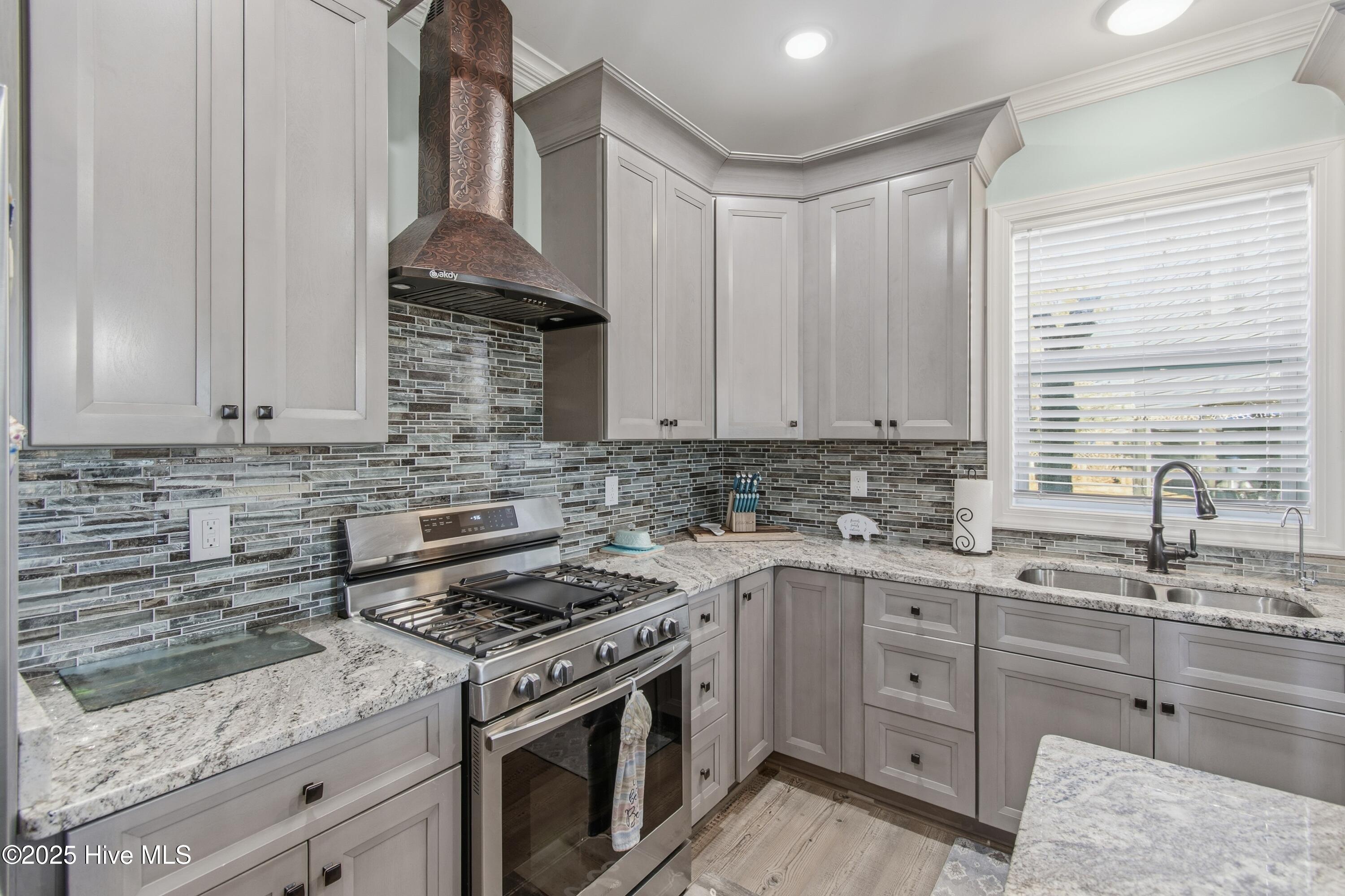 100545993 | Photo 12