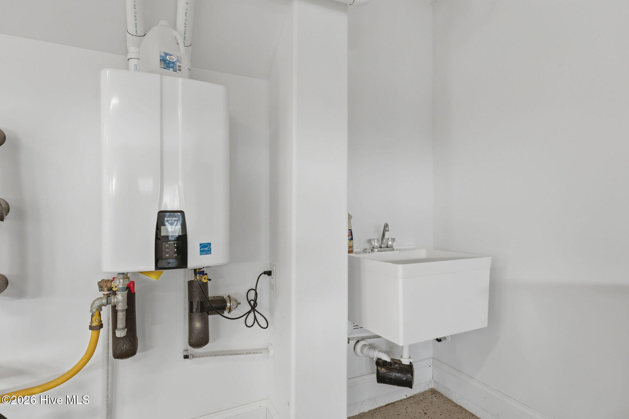 100564849 | Photo 46