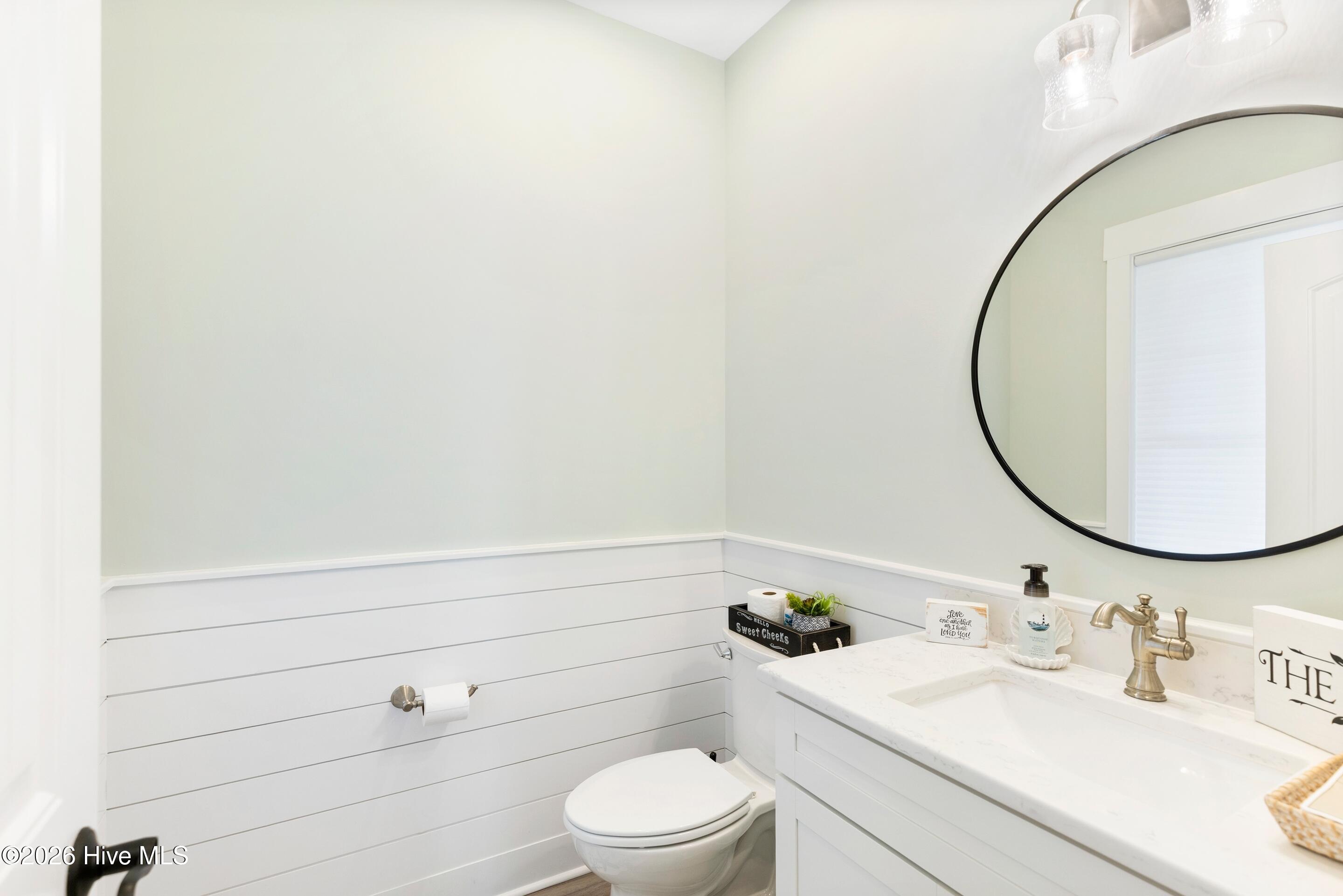 100548444 | Photo 42