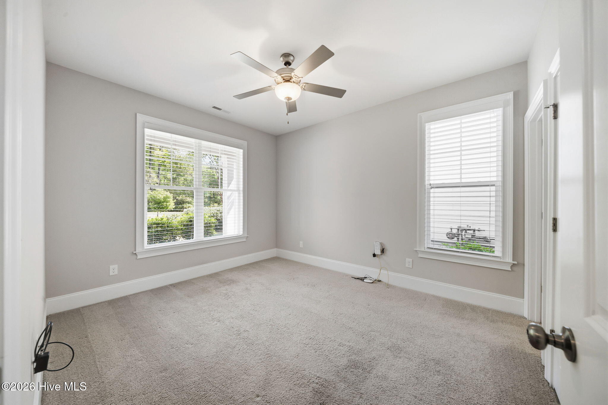 100567519 | Photo 34