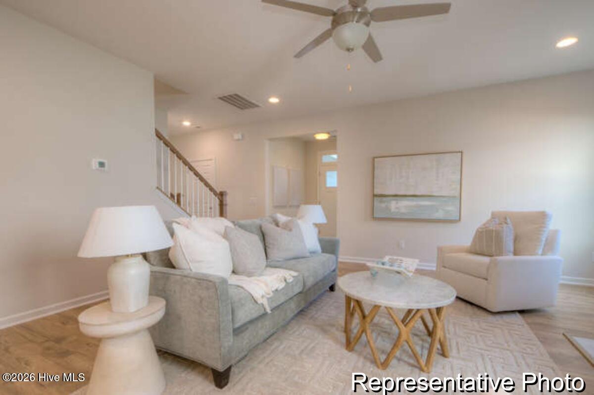 100563707 | Photo 13