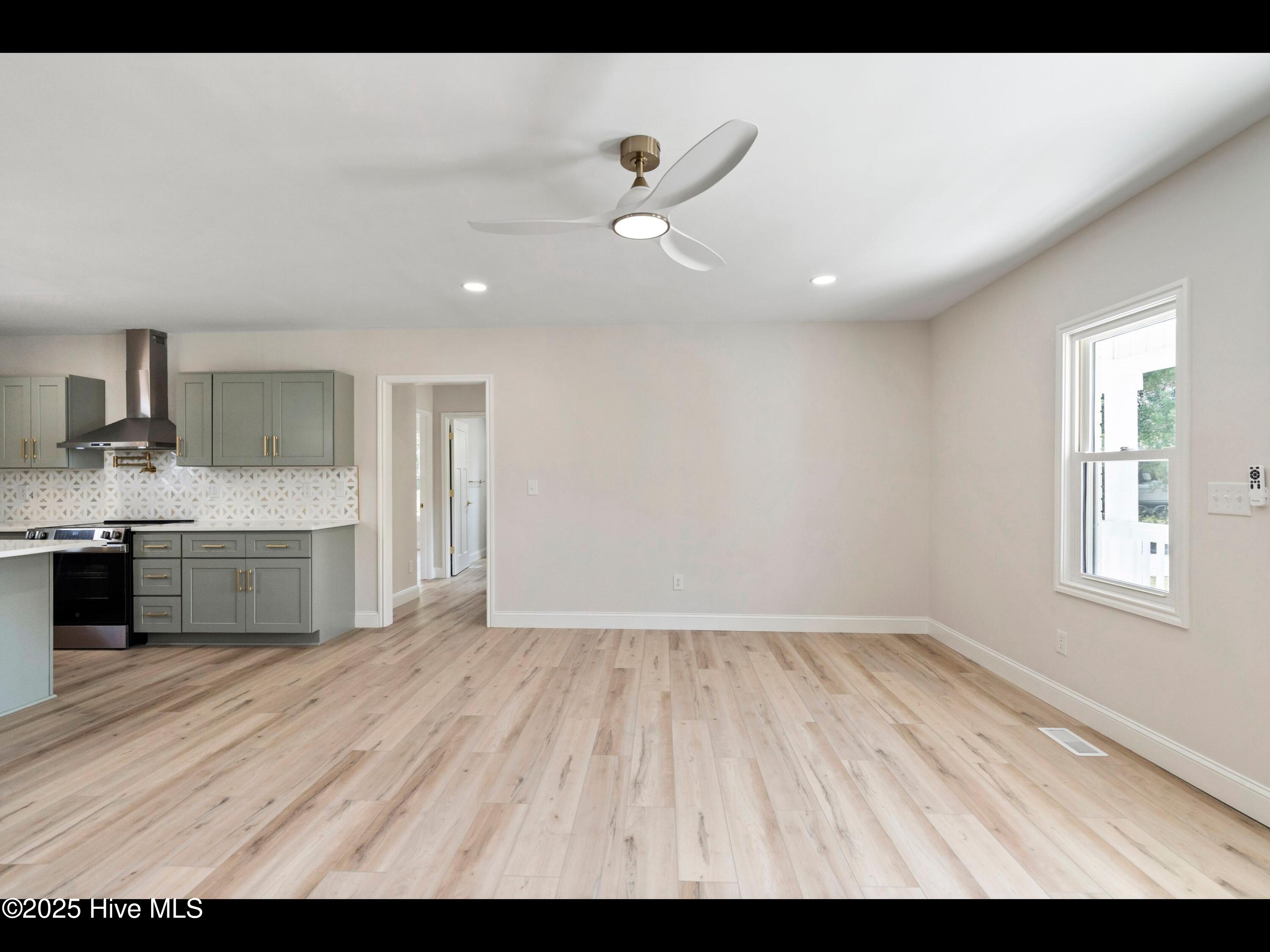 109 Inlet Court, Hampstead, NC 28443 – photo 7: mls-DSC09352