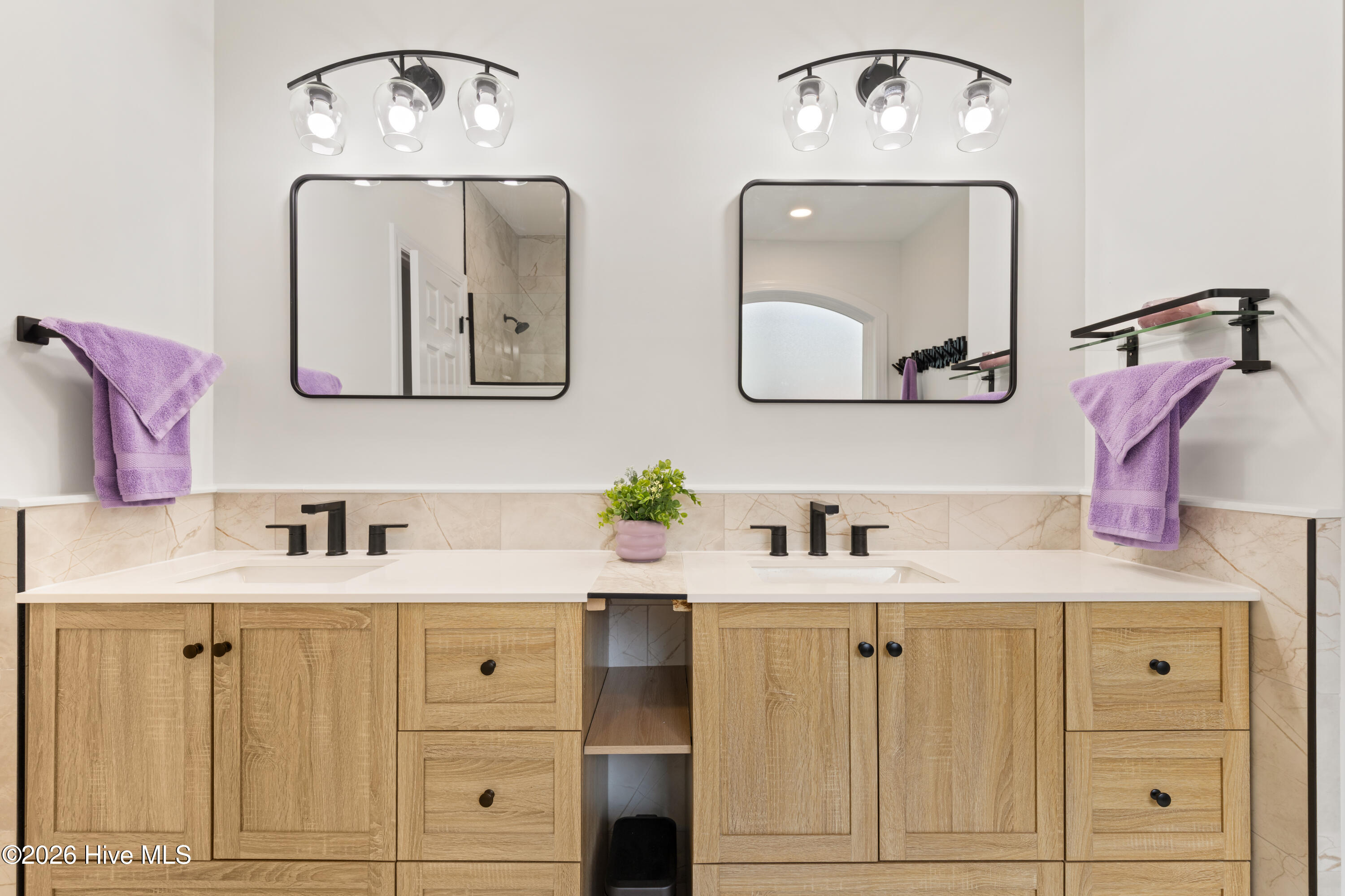 100555954 | Photo 36