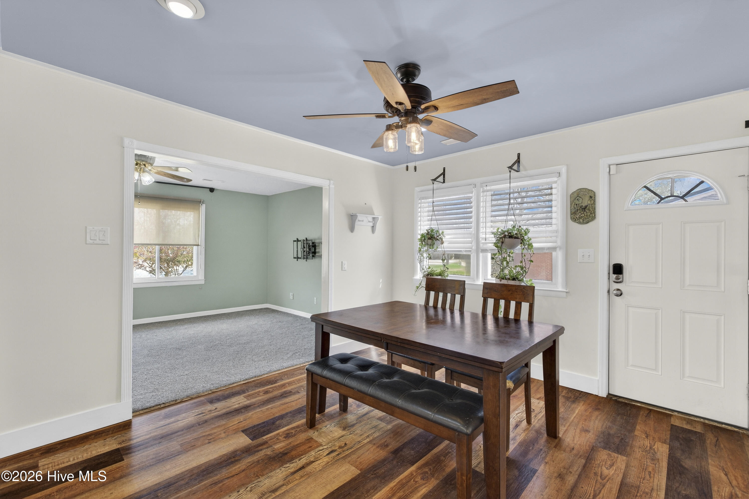 100558710 | Photo 18