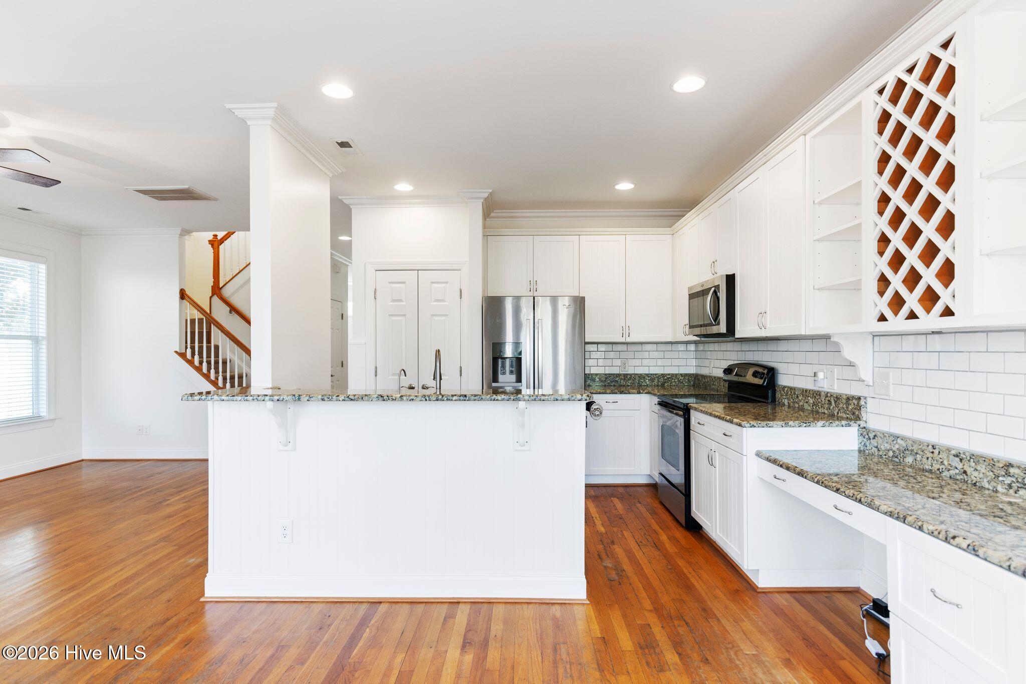 100560146 | Photo 15