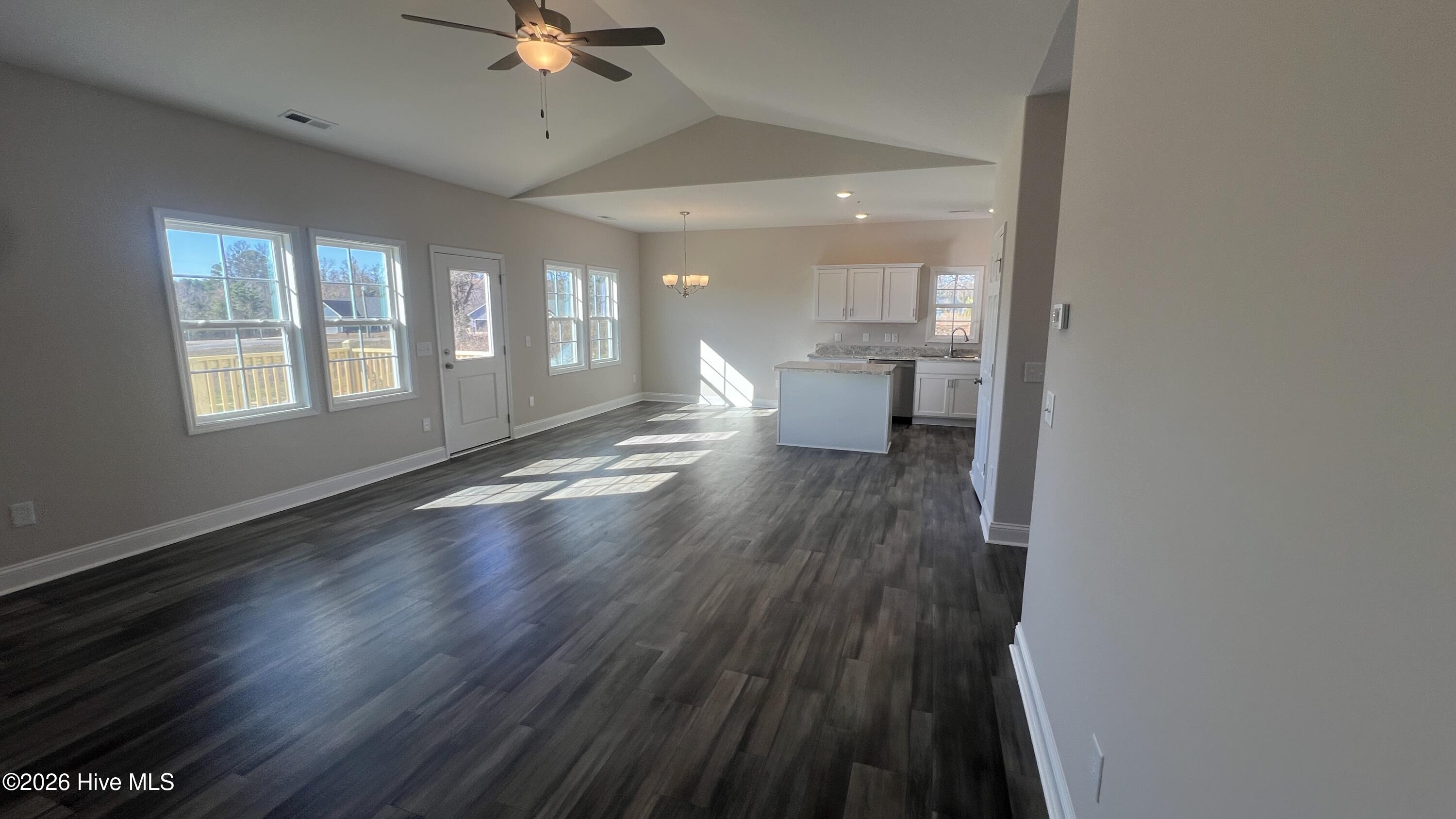 100544966 | Photo 16