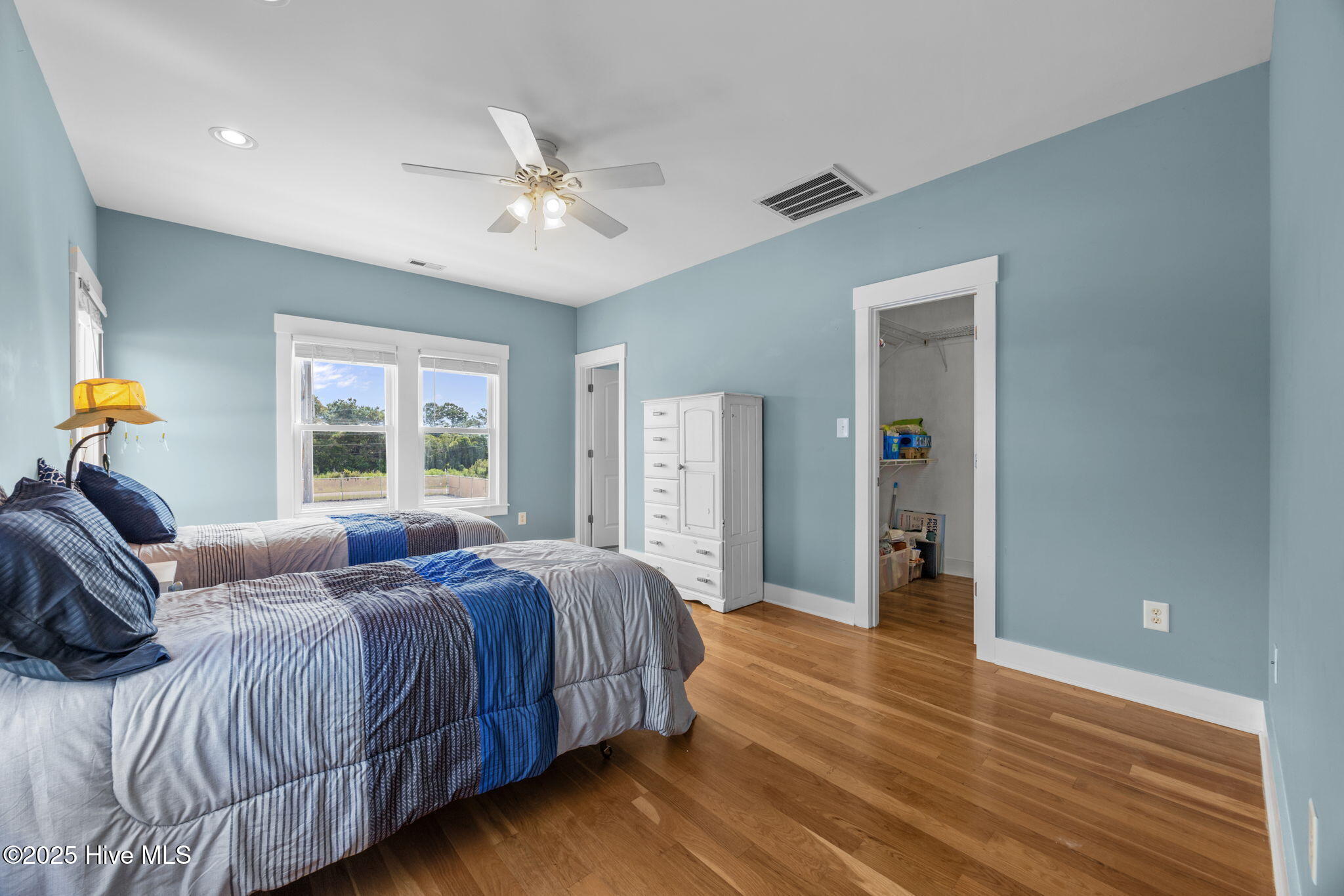 100525610 | Photo 27