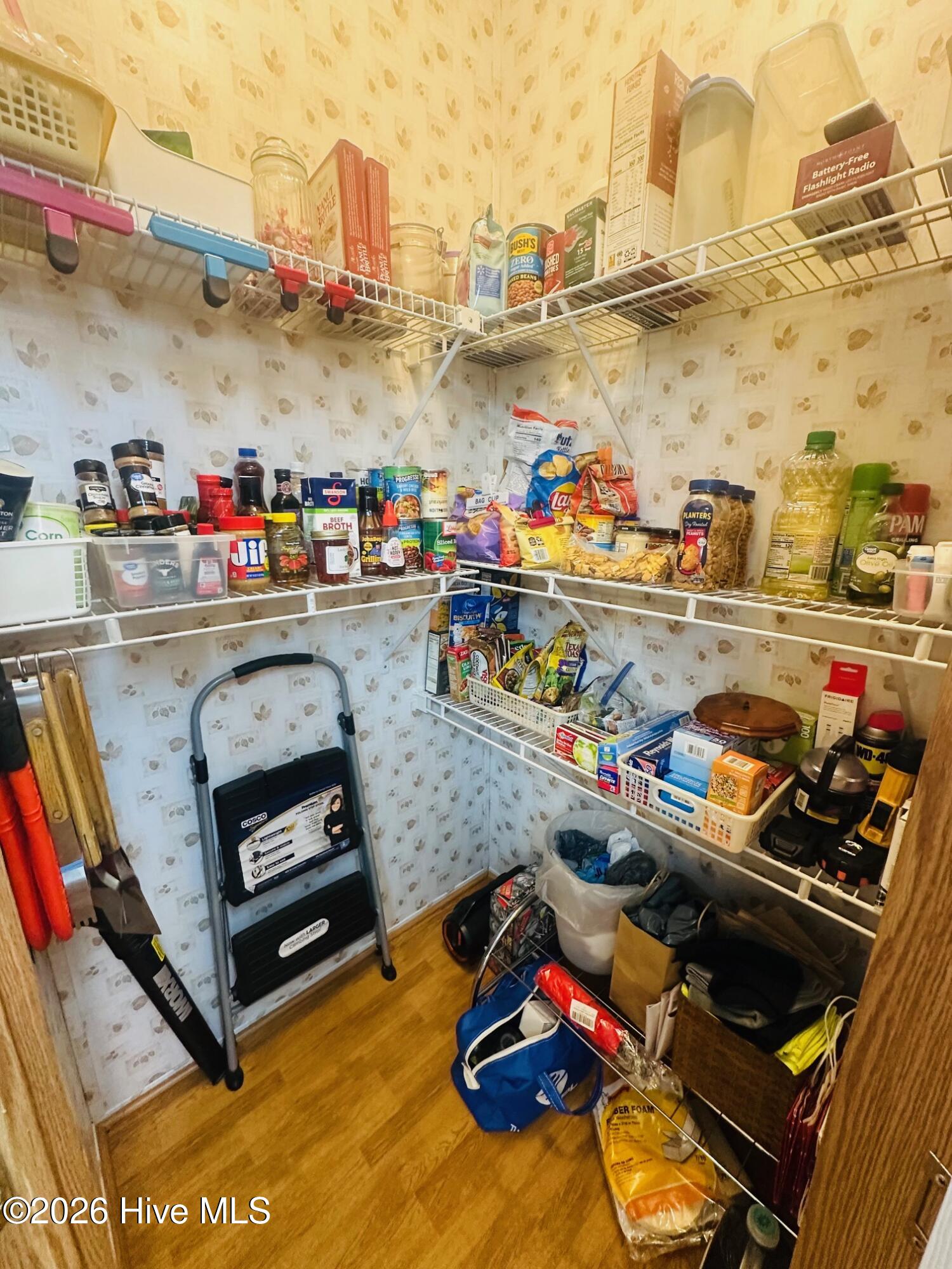 100548768 | Photo 30