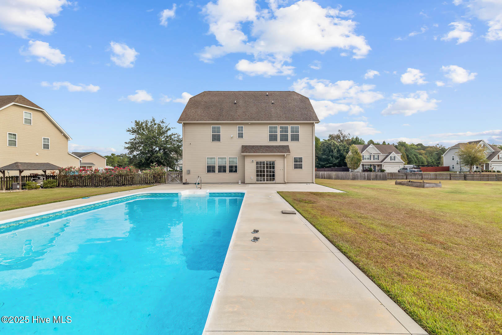 100532827 | Photo 62