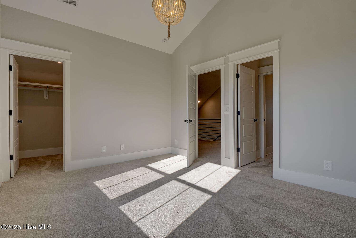 100539915 | Photo 27