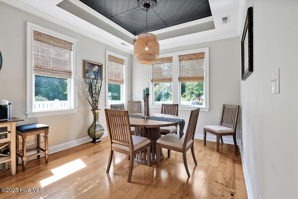 100518744 | Photo 19